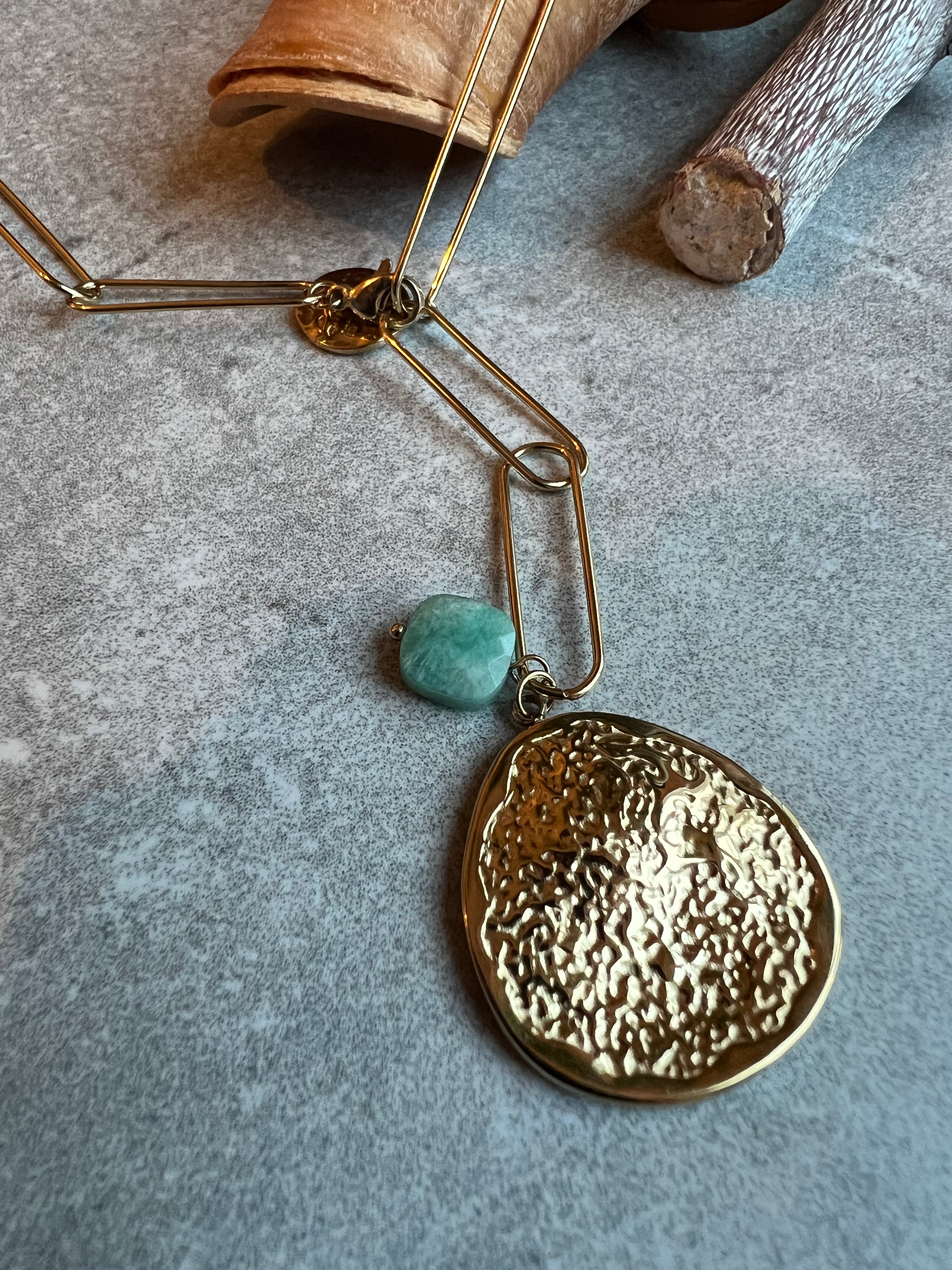 Collier plongeant MARTHE grands maillons, médaillon doré et pampilles - Créations Uniques