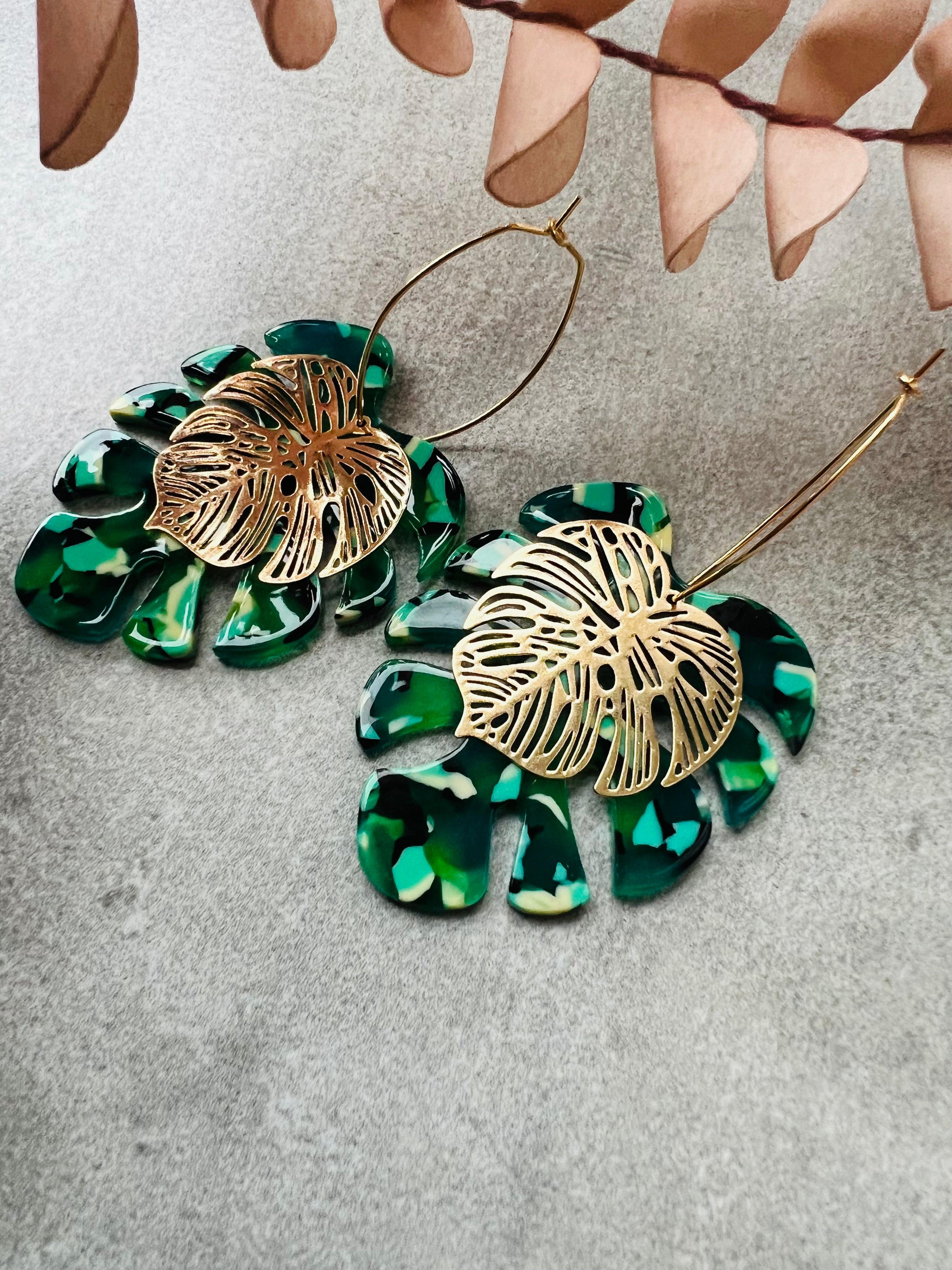 Boucles d’oreilles MADELINE feuilles tropicales vertes et dorées - Créations Uniques - Créations Uniques