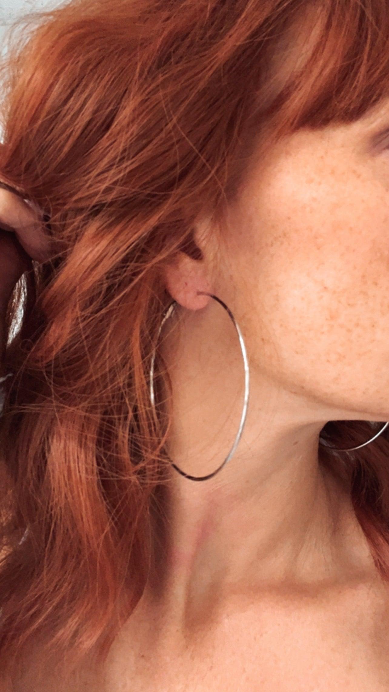 Boucles d’oreilles BEVERLY créoles argentées - Créations Uniques