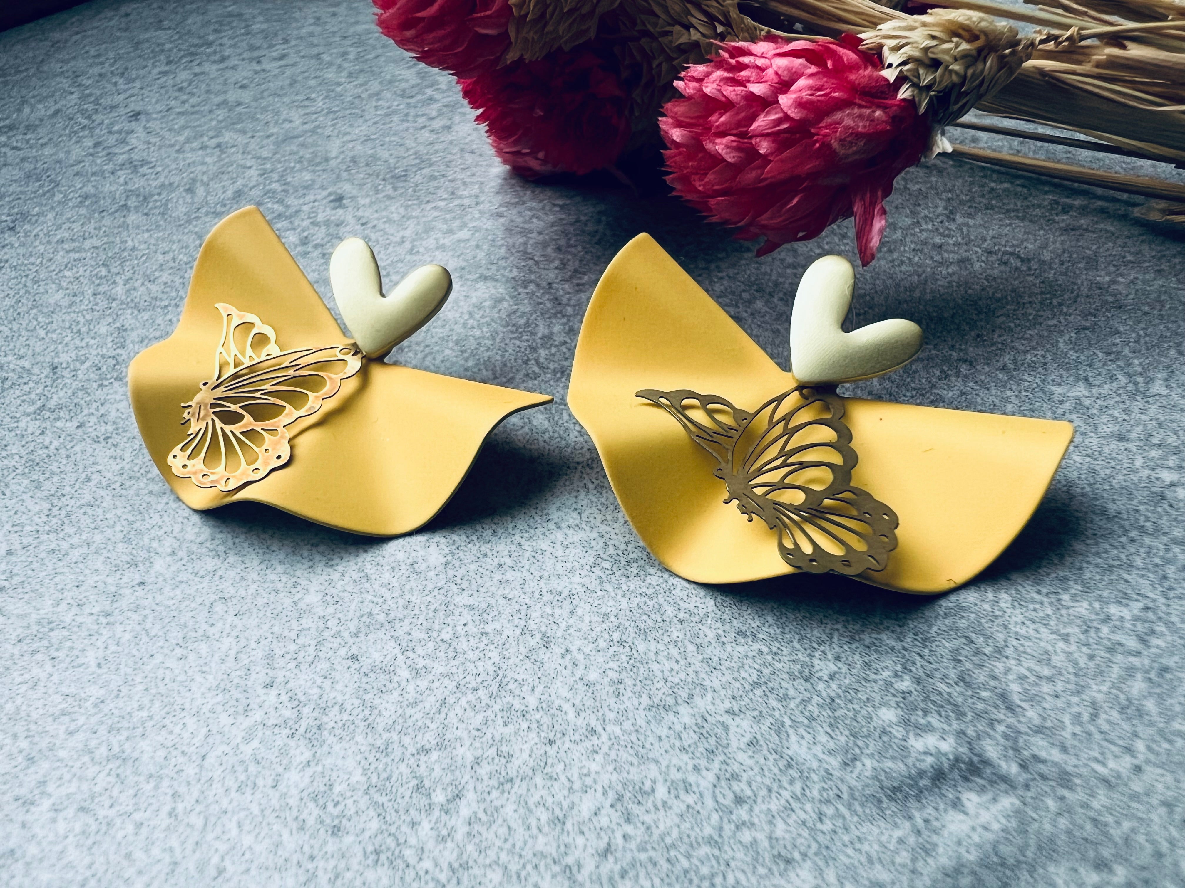 Boucles d’oreilles CHARLOTTE éventail couleur moutarde - Créations Uniques - Créations Uniques