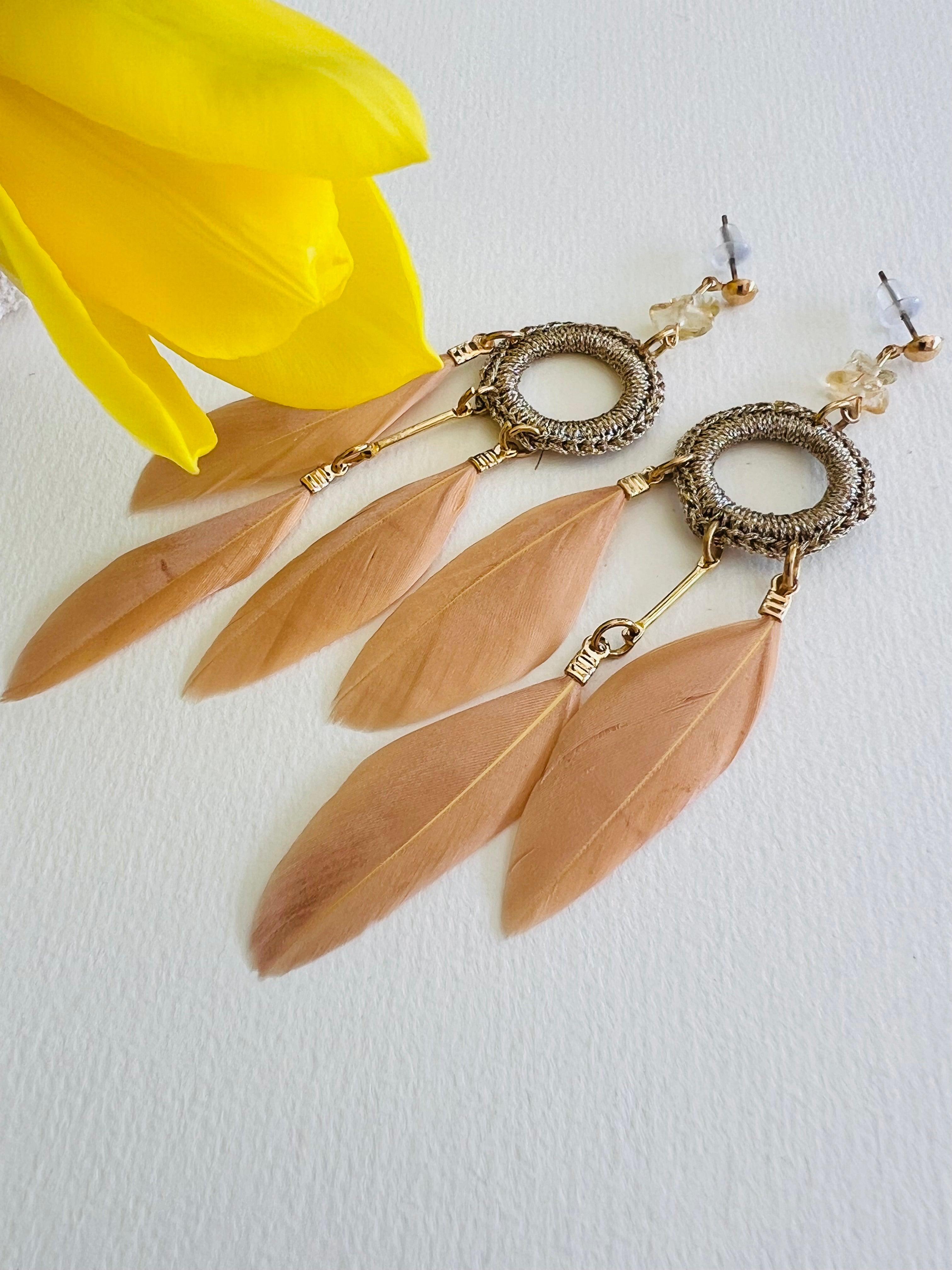 Boucles d’oreilles LIZA longues plumes marrons - Créations Uniques