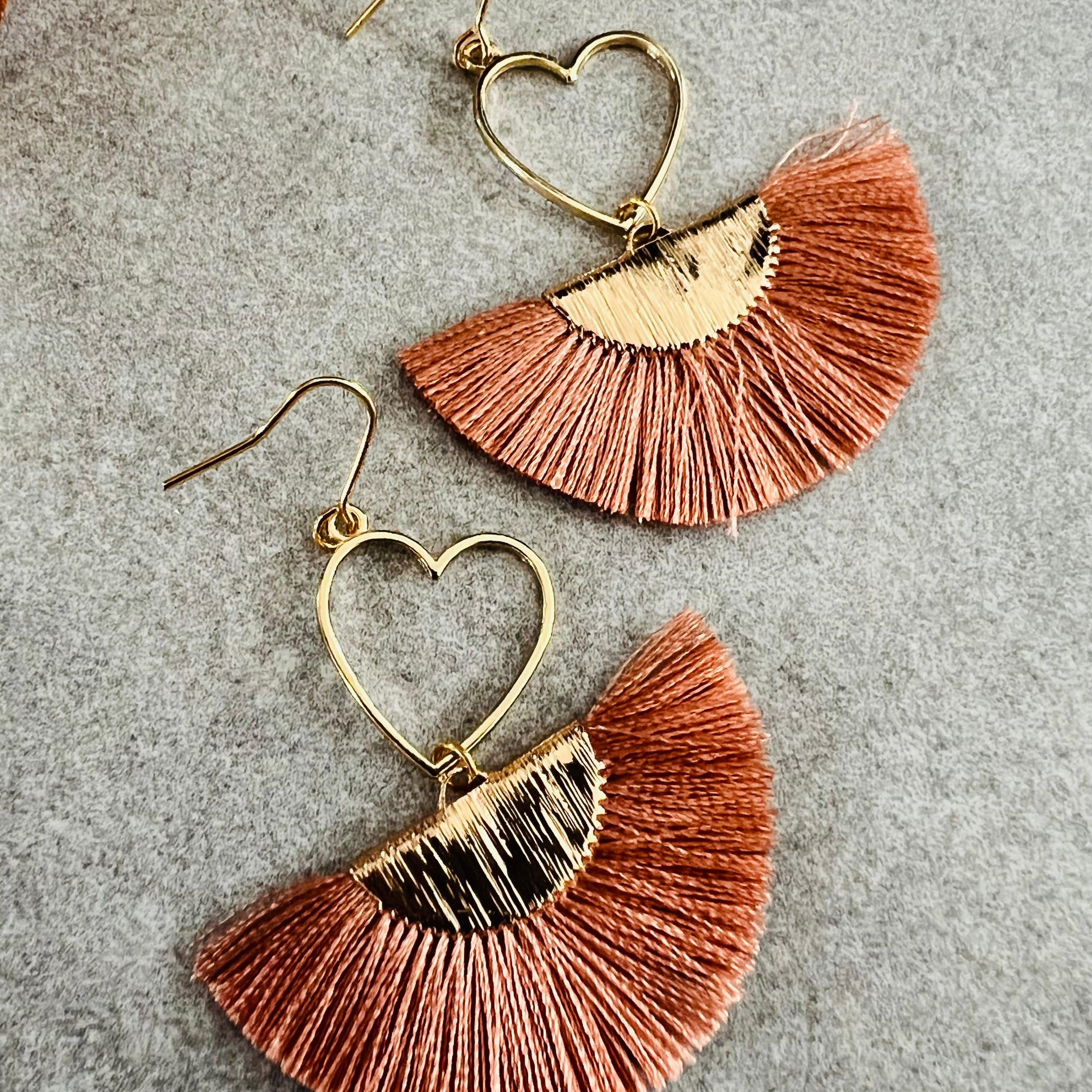 Boucles d’oreilles MARYLAUR cœurs dorés et éventail terracotta - Créations Uniques - Créations Uniques