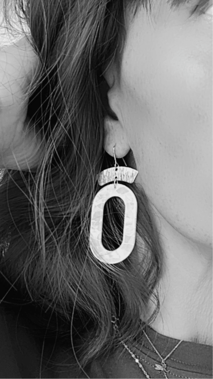 Boucles d’oreilles SUZIE résine blanc neige - Créations Uniques - Créations Uniques