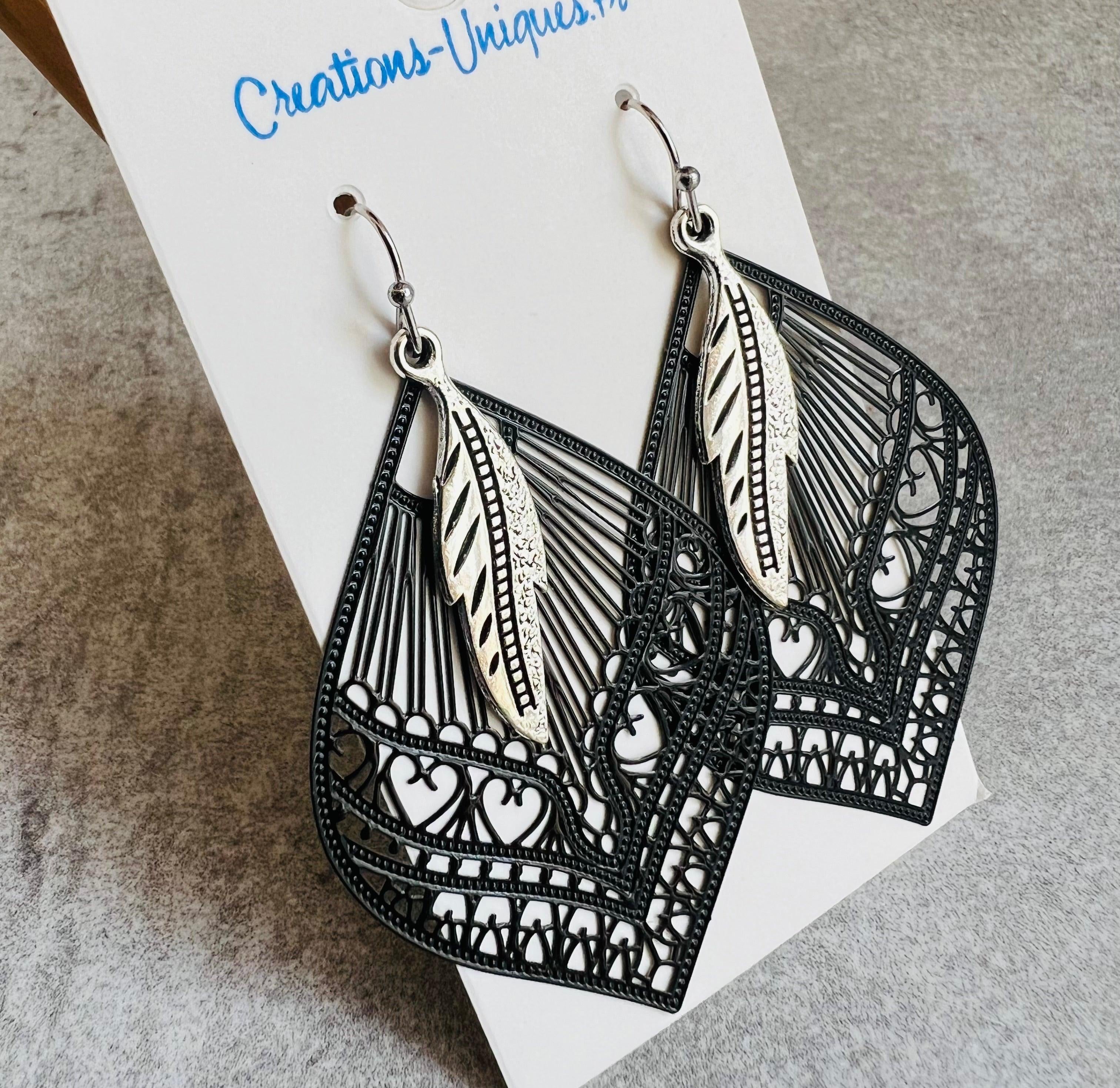 Boucles d’oreilles NINA gouttes noires et plumes argentées - Créations Uniques - Créations Uniques