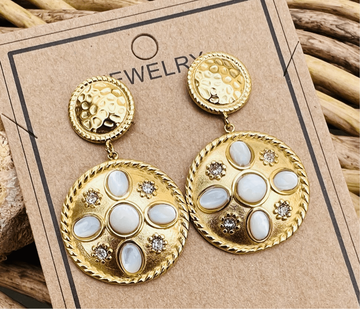 Boucles d’oreilles chic SHANTEL dorées et blanc nacré - Créations Uniques