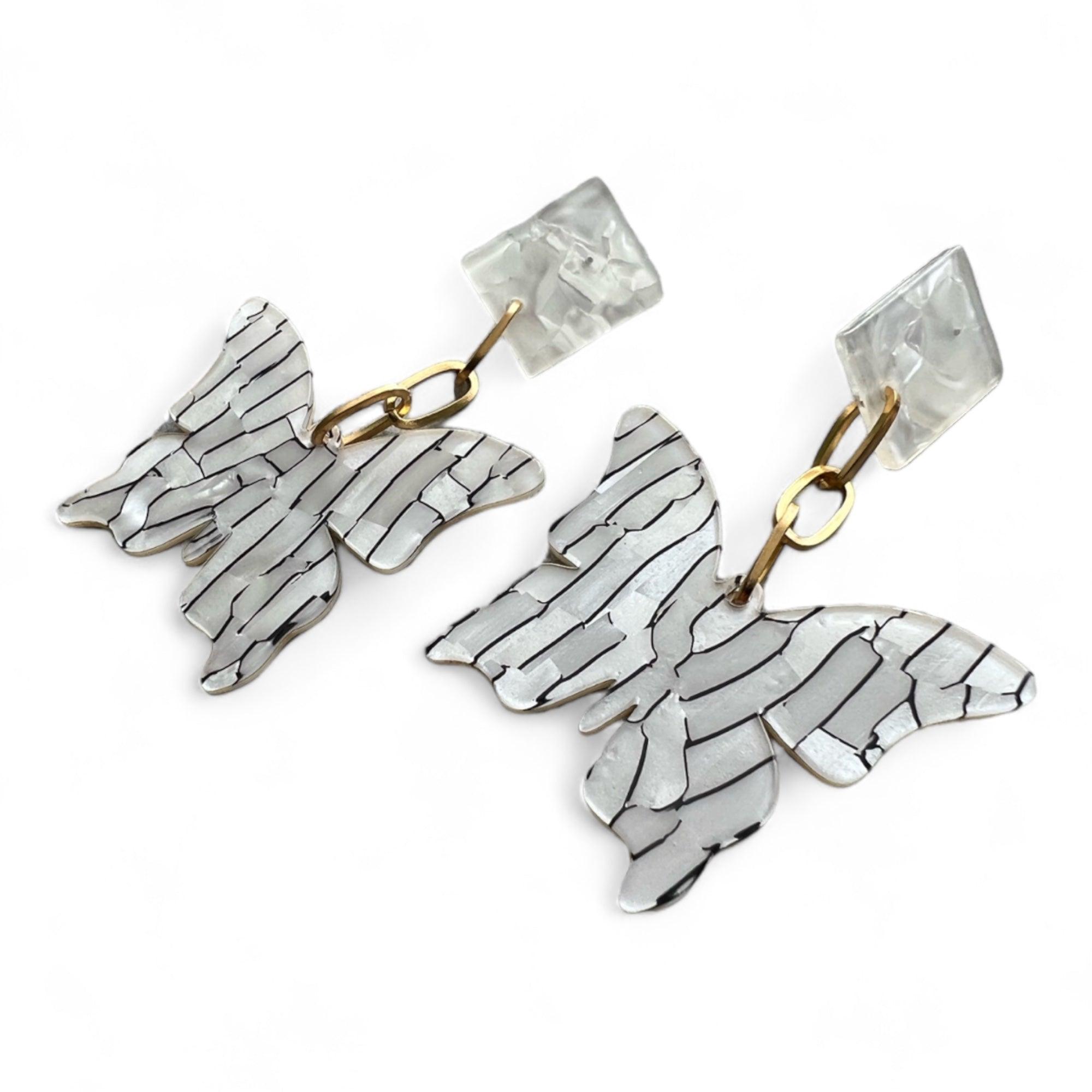 Boucles d’oreilles DALILA papillon résine blanc - Créations Uniques