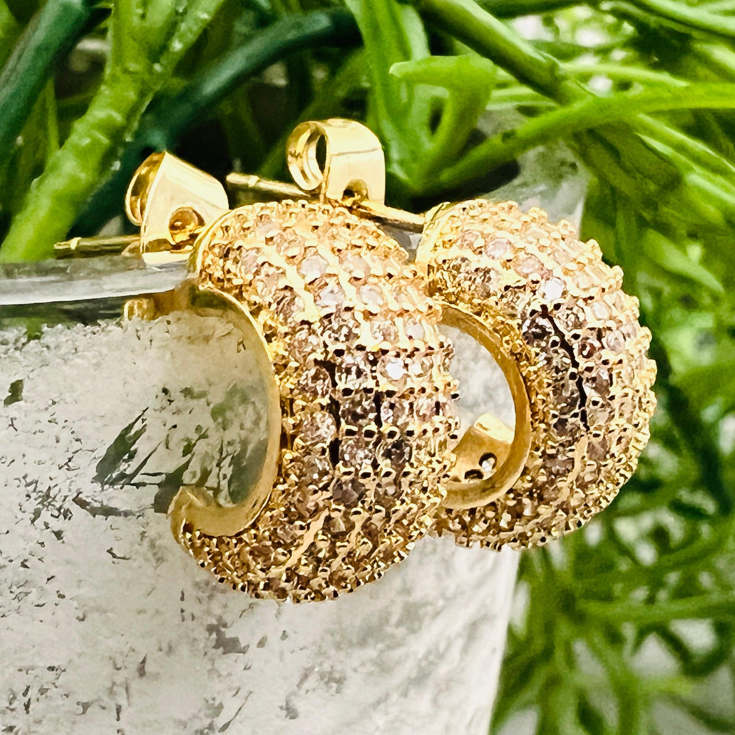 Boucles d’oreilles JAICY mini créoles bombées strass - Créations Uniques