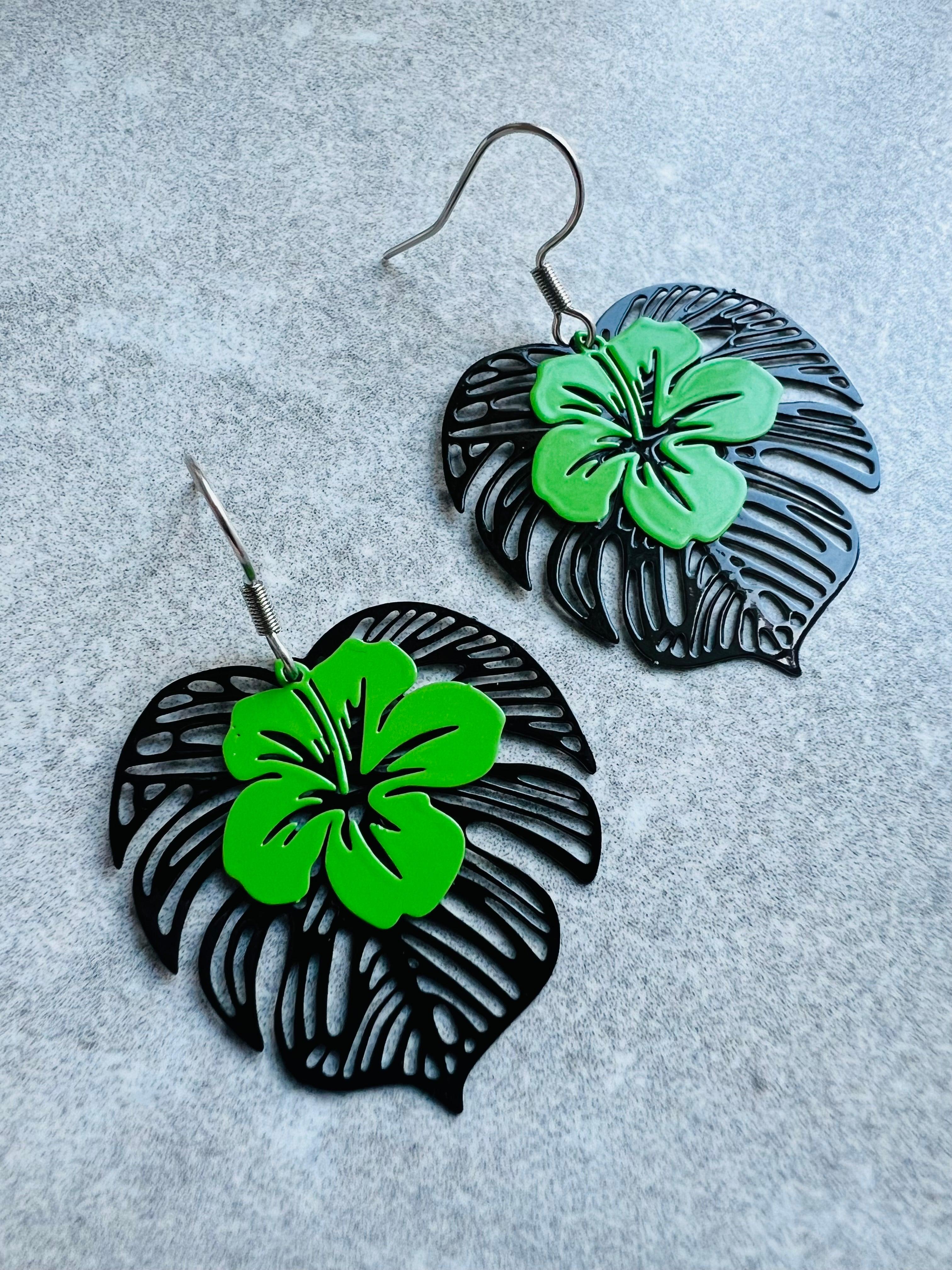 Boucles d’oreilles BLAIR feuilles tropicales et hibiscus - Créations Uniques - Créations Uniques