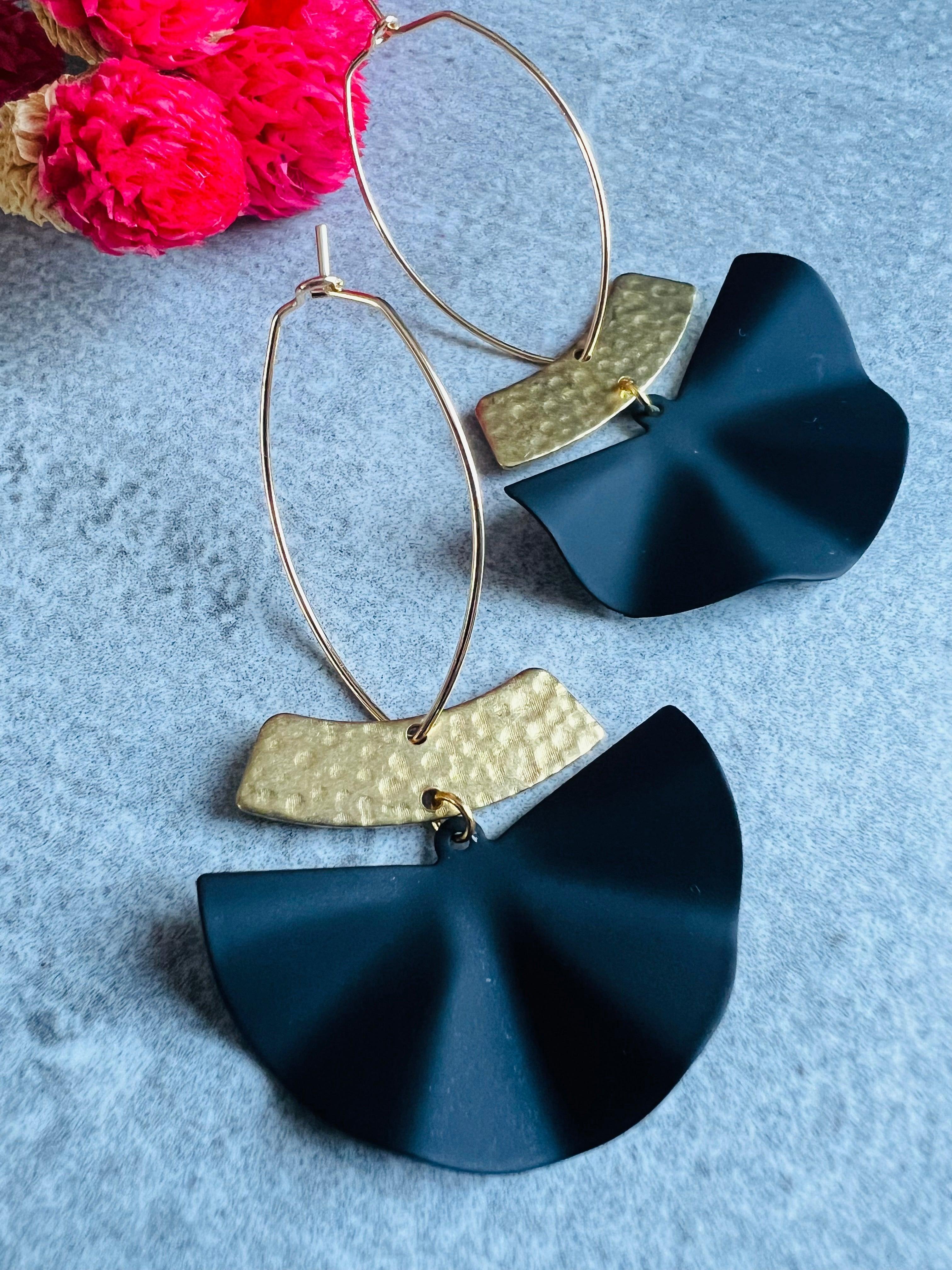 Boucles d’oreilles GWENAËLLE éventail noir intense - Créations Uniques - Créations Uniques