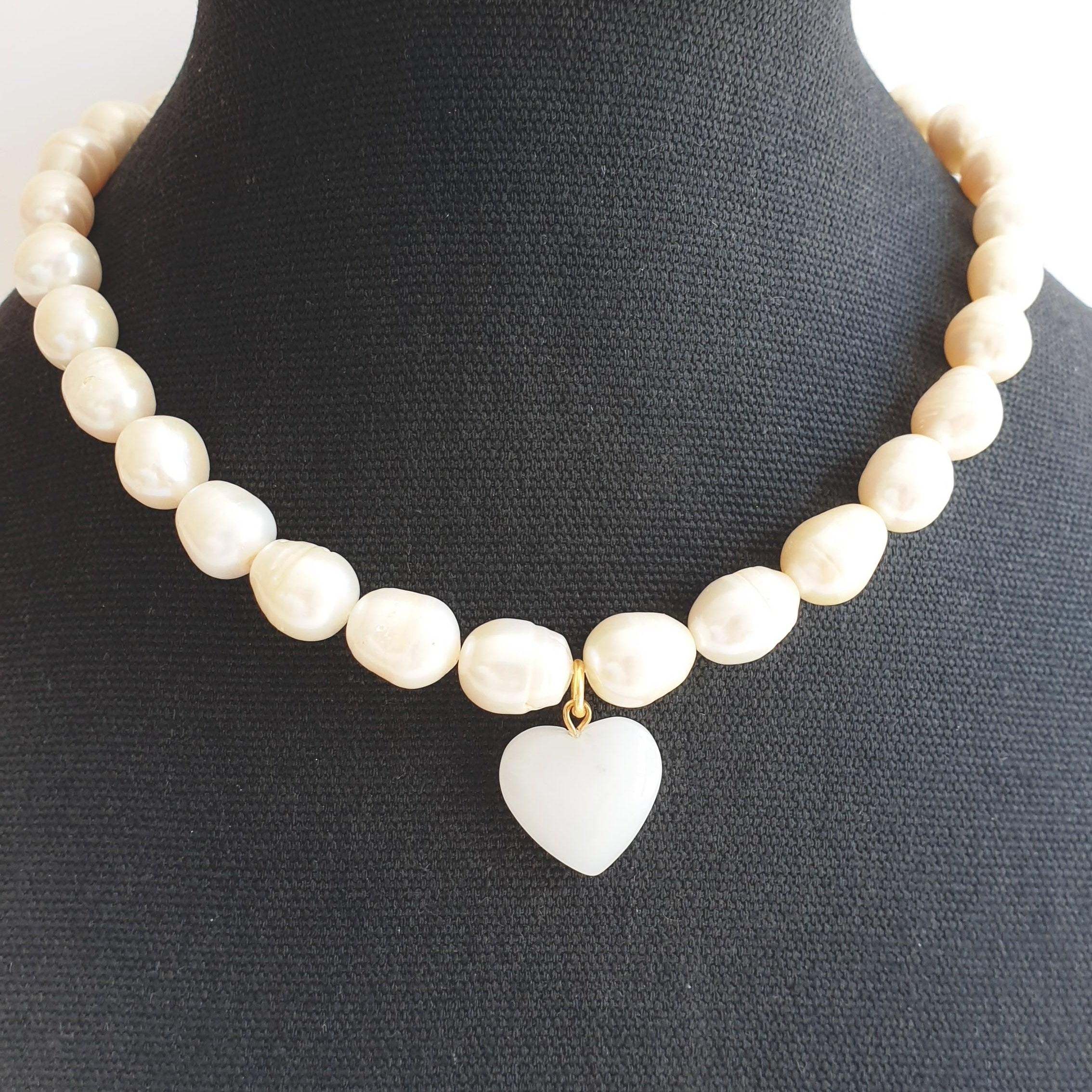 N74611 Collier perles et pendentif cœur - Karine Sultan - Créations Uniques