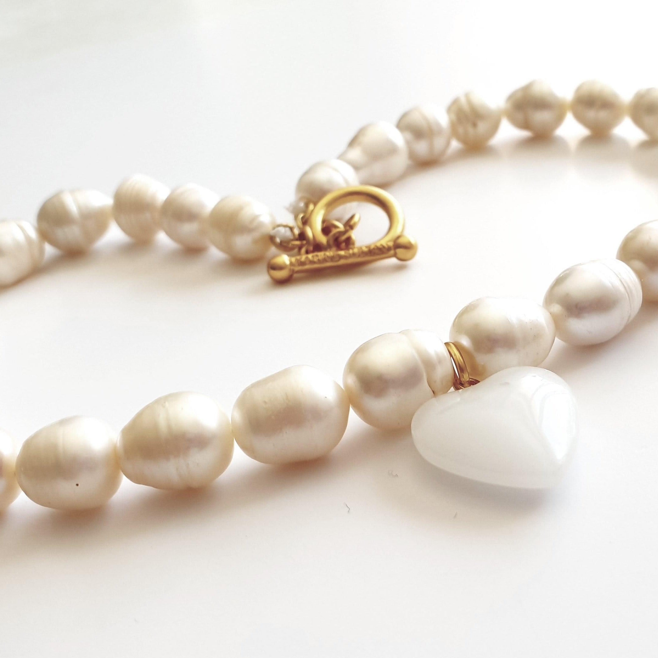 N74611 Collier perles et pendentif cœur - Karine Sultan - Créations Uniques