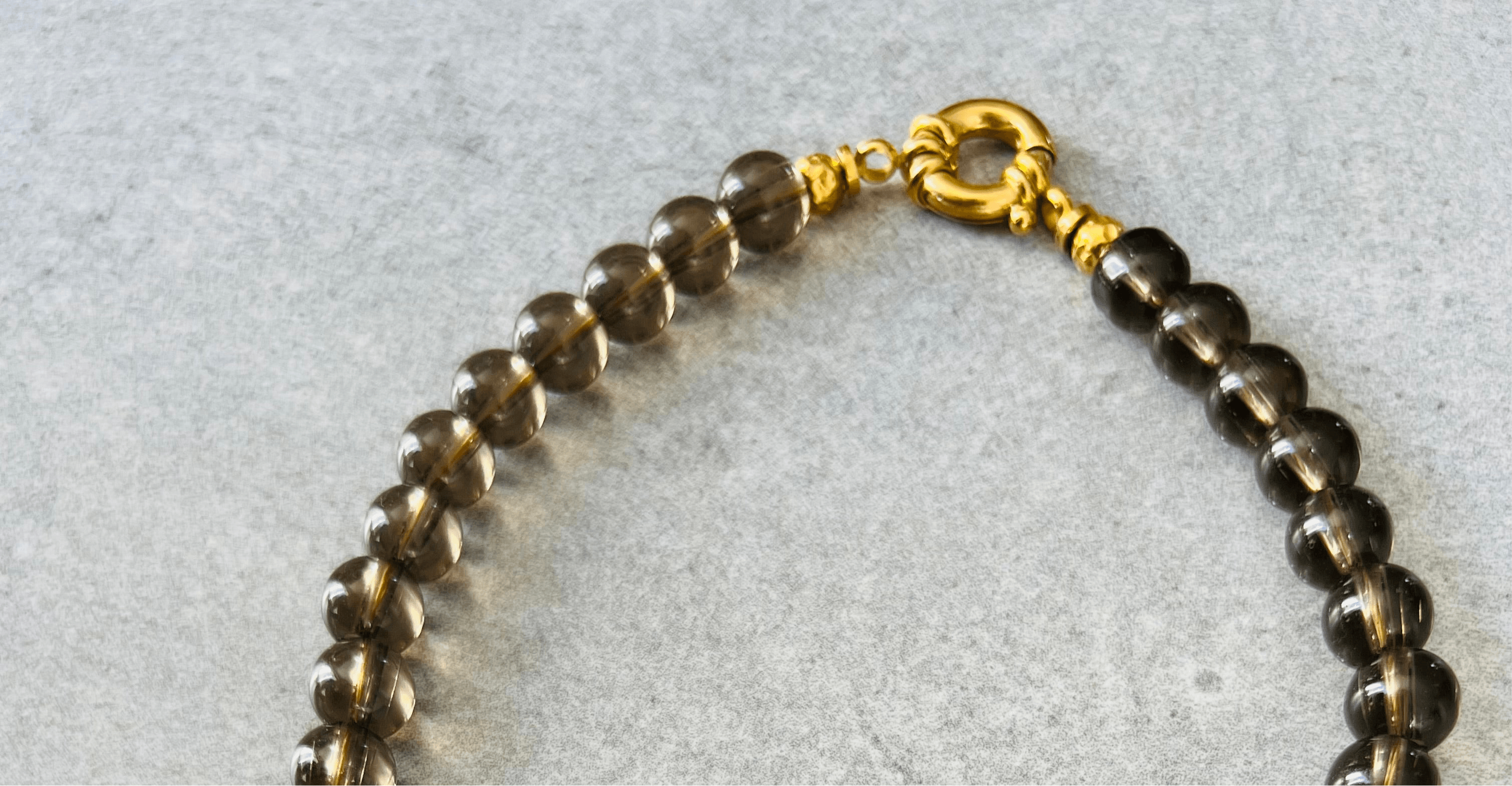 Collier chic ARTEMIS perles taupe - Créations Uniques