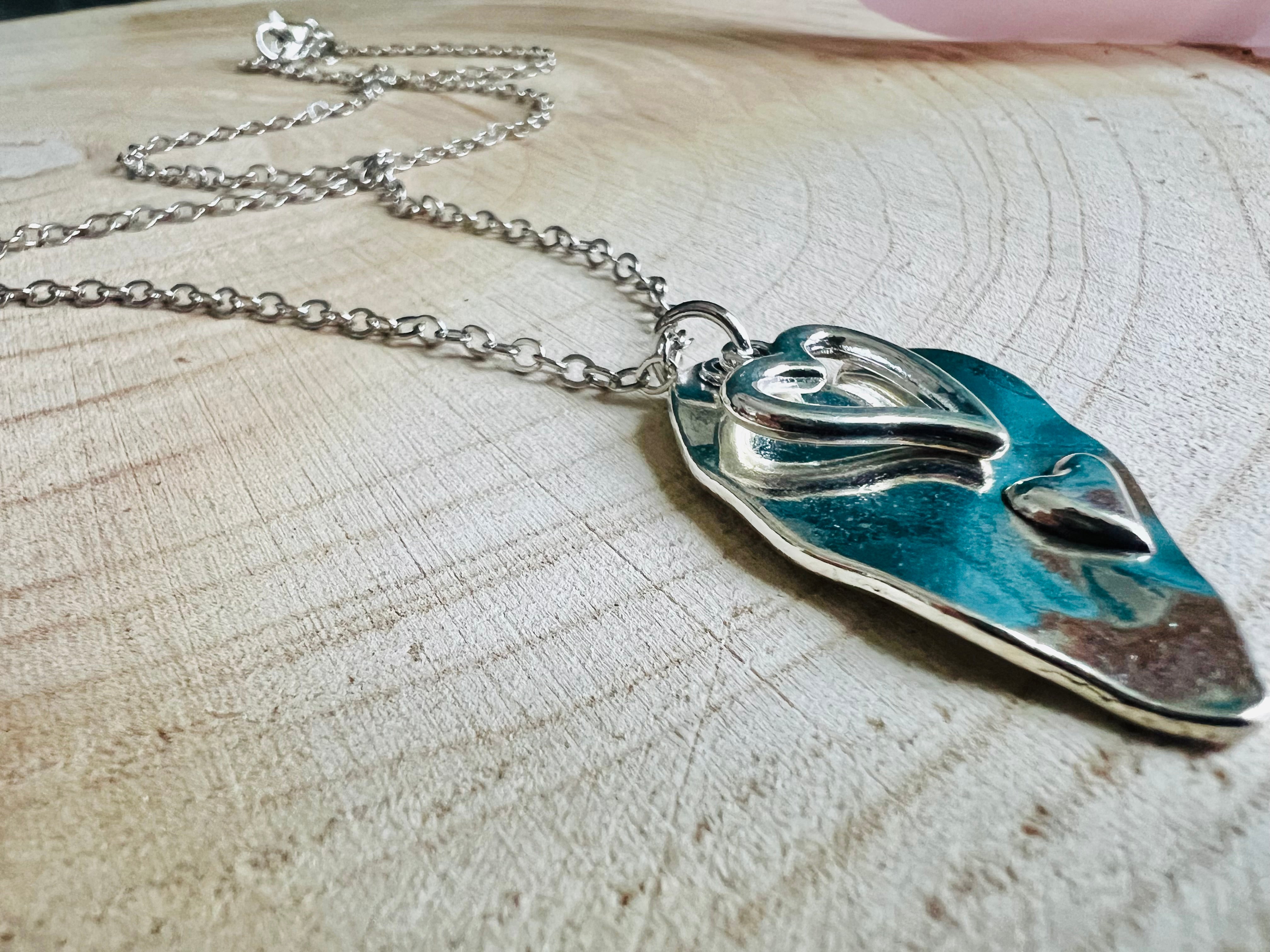 Collier COLEEN pendentif cœurs argentés superposés - Créations Uniques