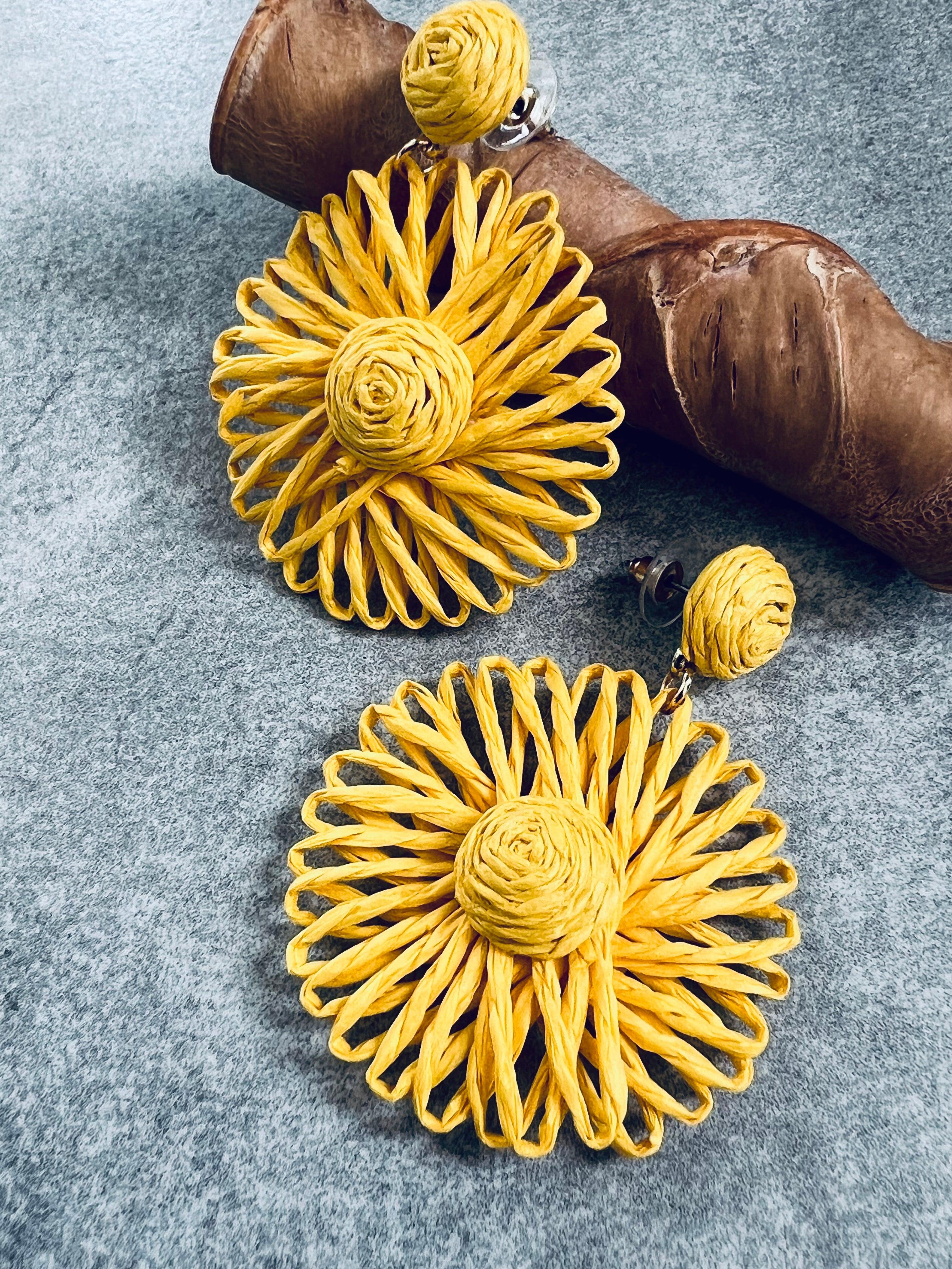 Boucles d’oreilles MARGAUX fleurs jaunes raphia - Créations Uniques
