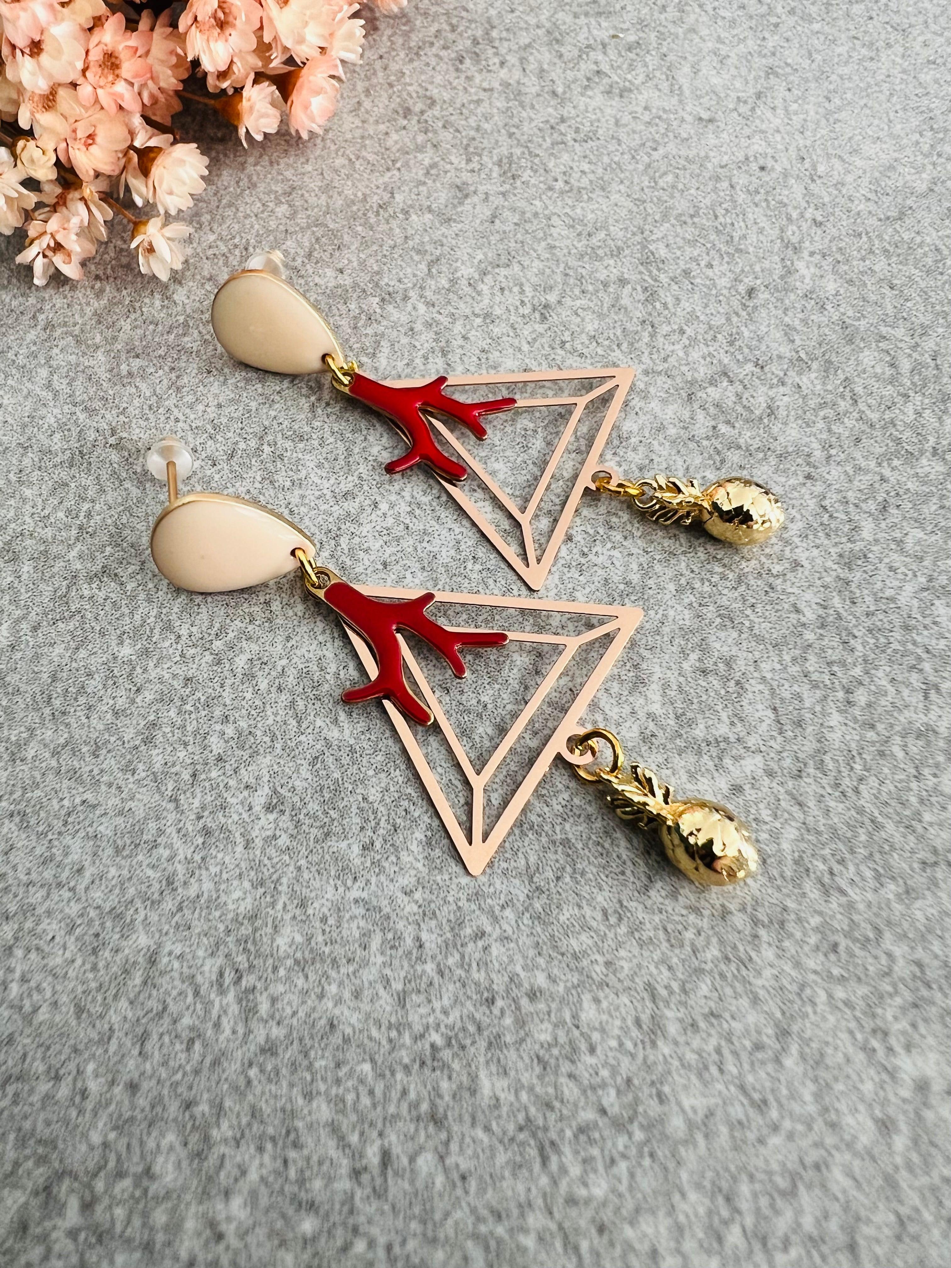Boucles d’oreilles CORAIL triangles rosé thème plage et ananas - Créations Uniques - Créations Uniques