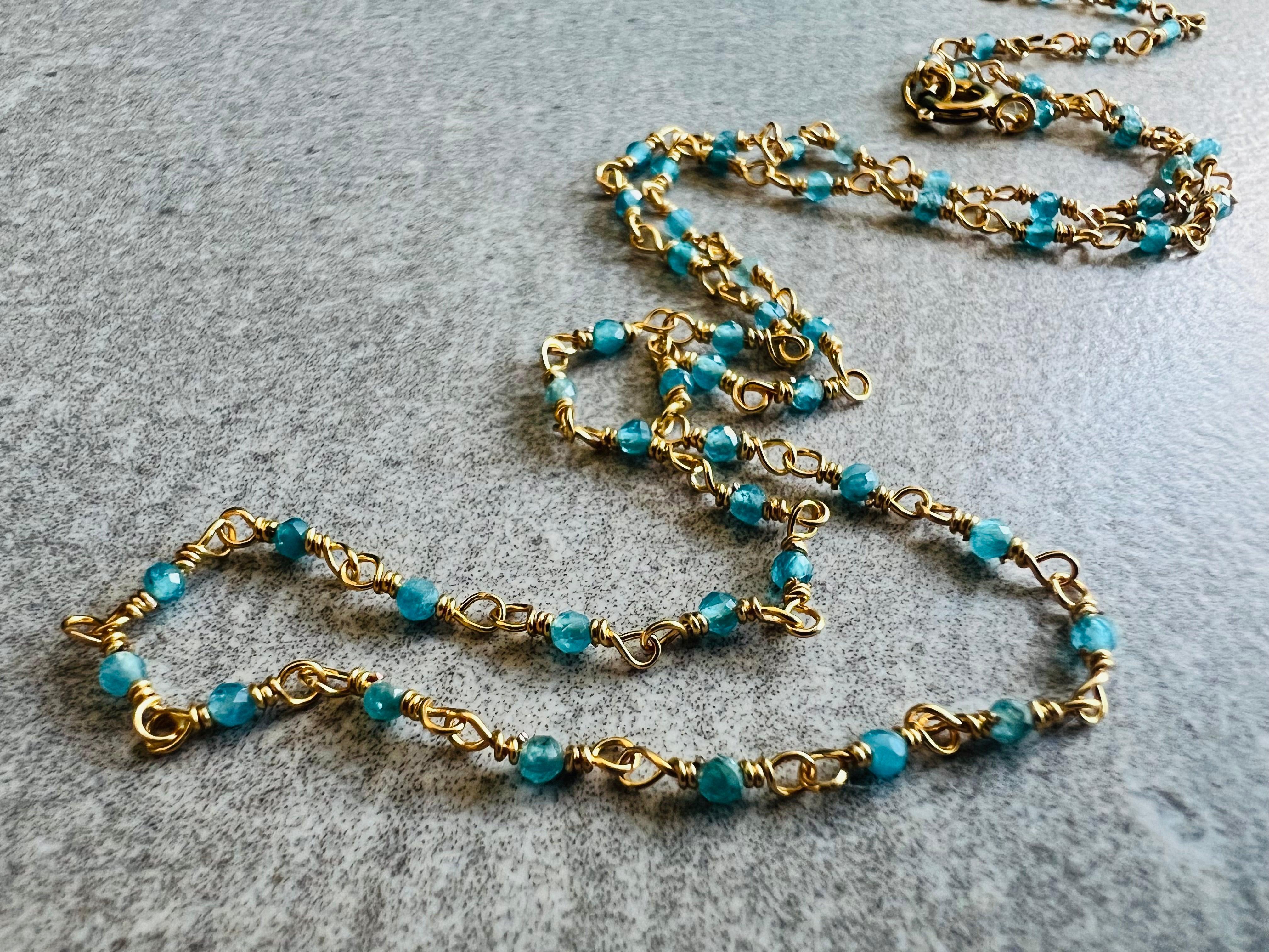 Collier ETHEL ras de cou perles bleu turquoise chaîne dorée - Créations Uniques
