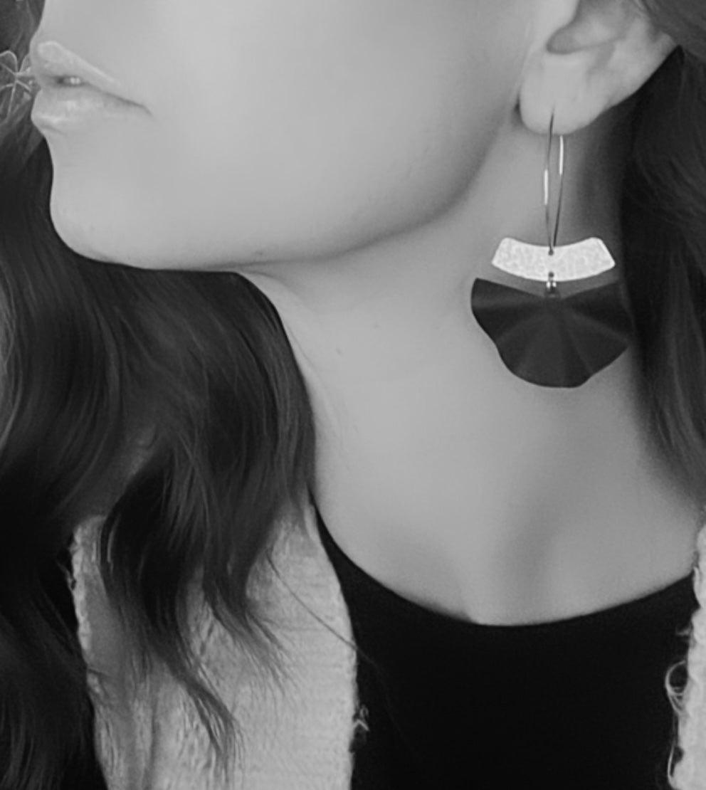 Boucles d’oreilles GWENAËLLE éventail noir intense - Créations Uniques - Créations Uniques