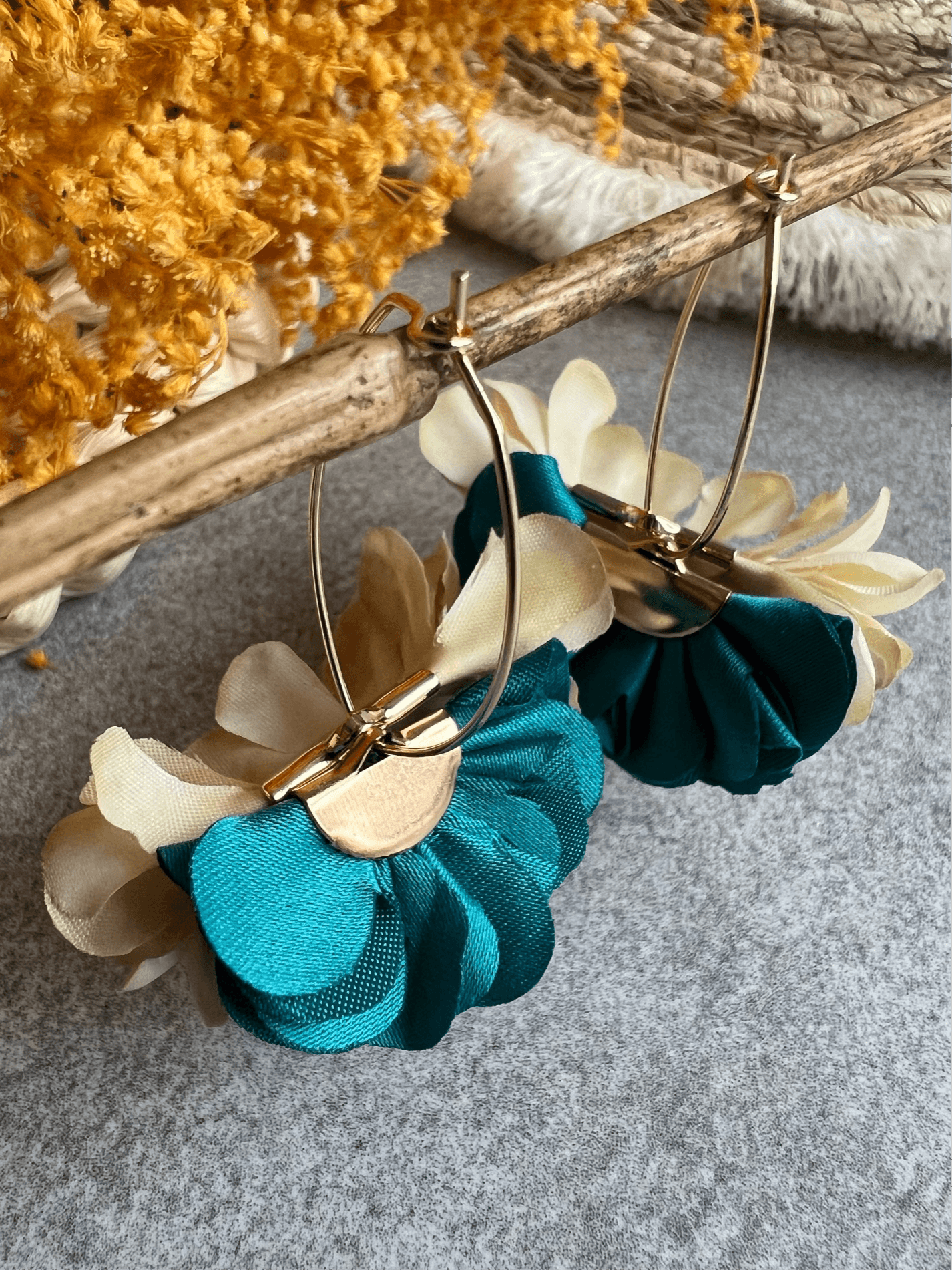 Boucles d’oreilles anneaux ovales ELISABETH pampilles tissu bleu canard et crème - Créations Uniques - Créations Uniques