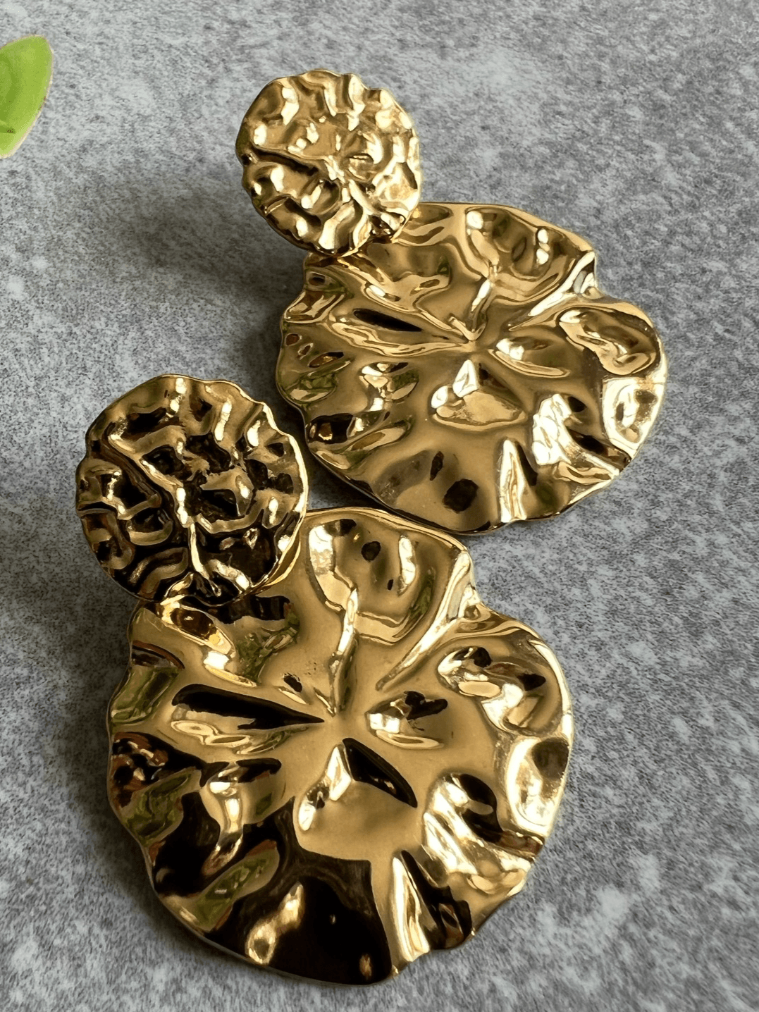 Boucles d’oreilles JADA chic, dorées et martelées - Créations Uniques