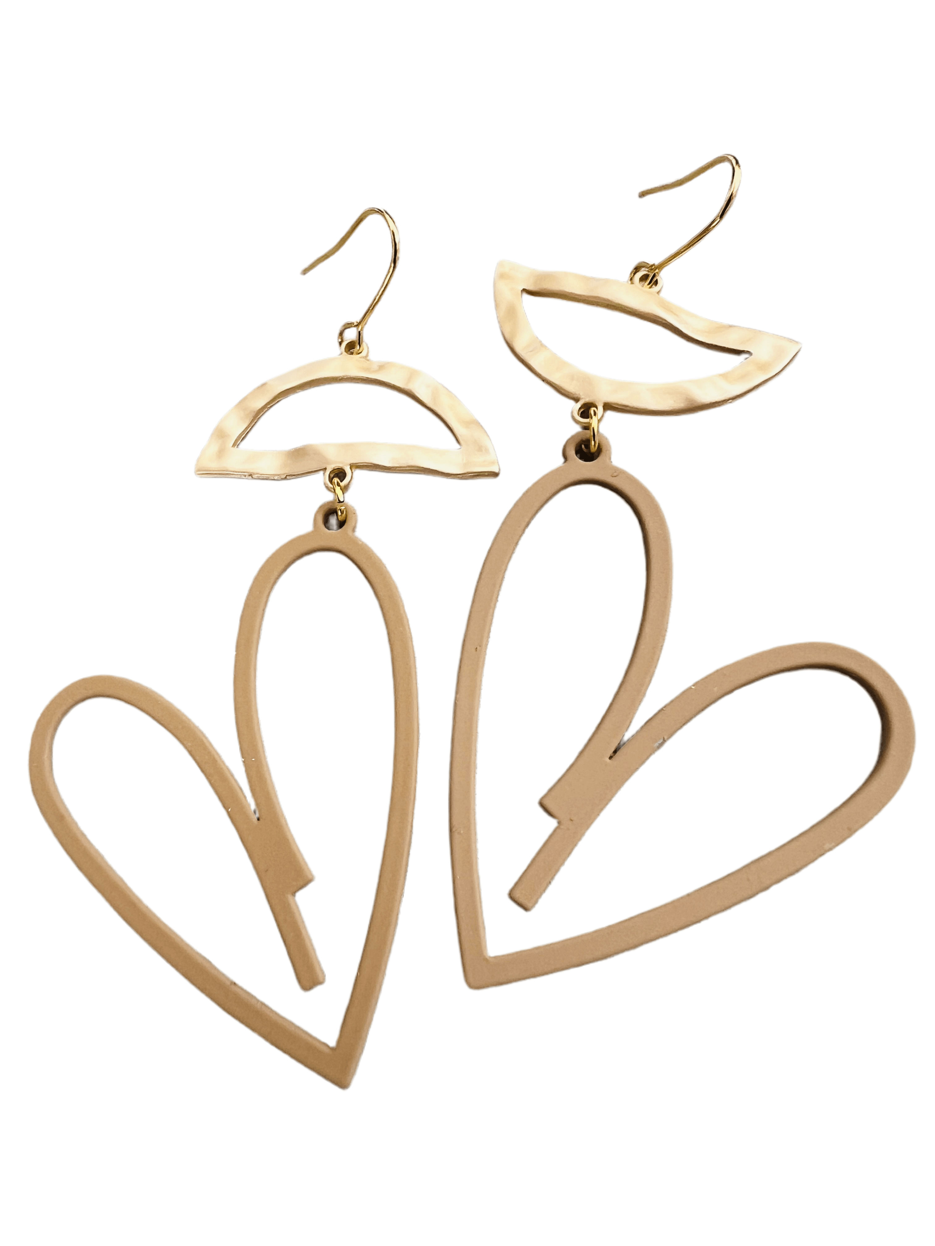 Boucles d’oreilles asymétriques CHARLENE cœurs marron clair et intercalaires laiton - Créations Uniques - Créations Uniques