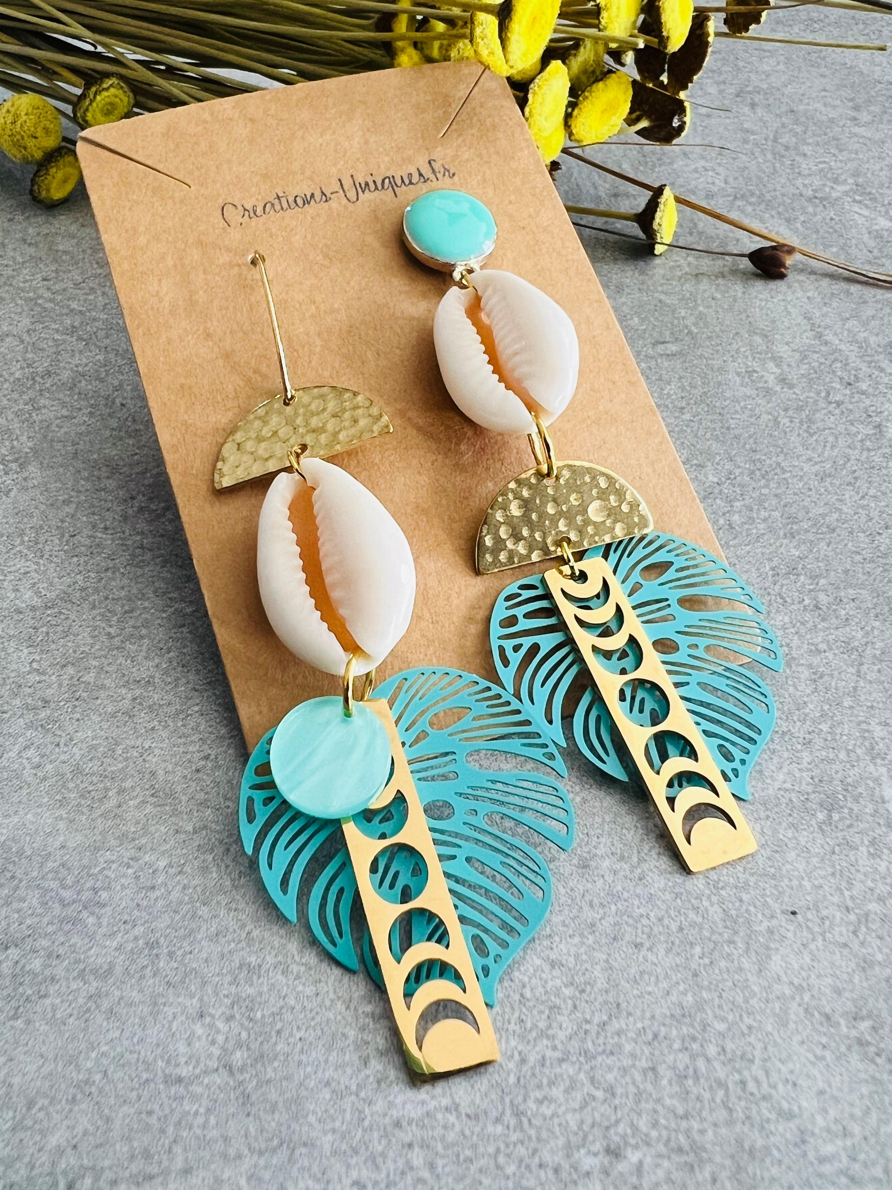 Boucles d’oreilles asymétriques feuilles turquoises et grain de café SHERYLAINE - Créations Uniques