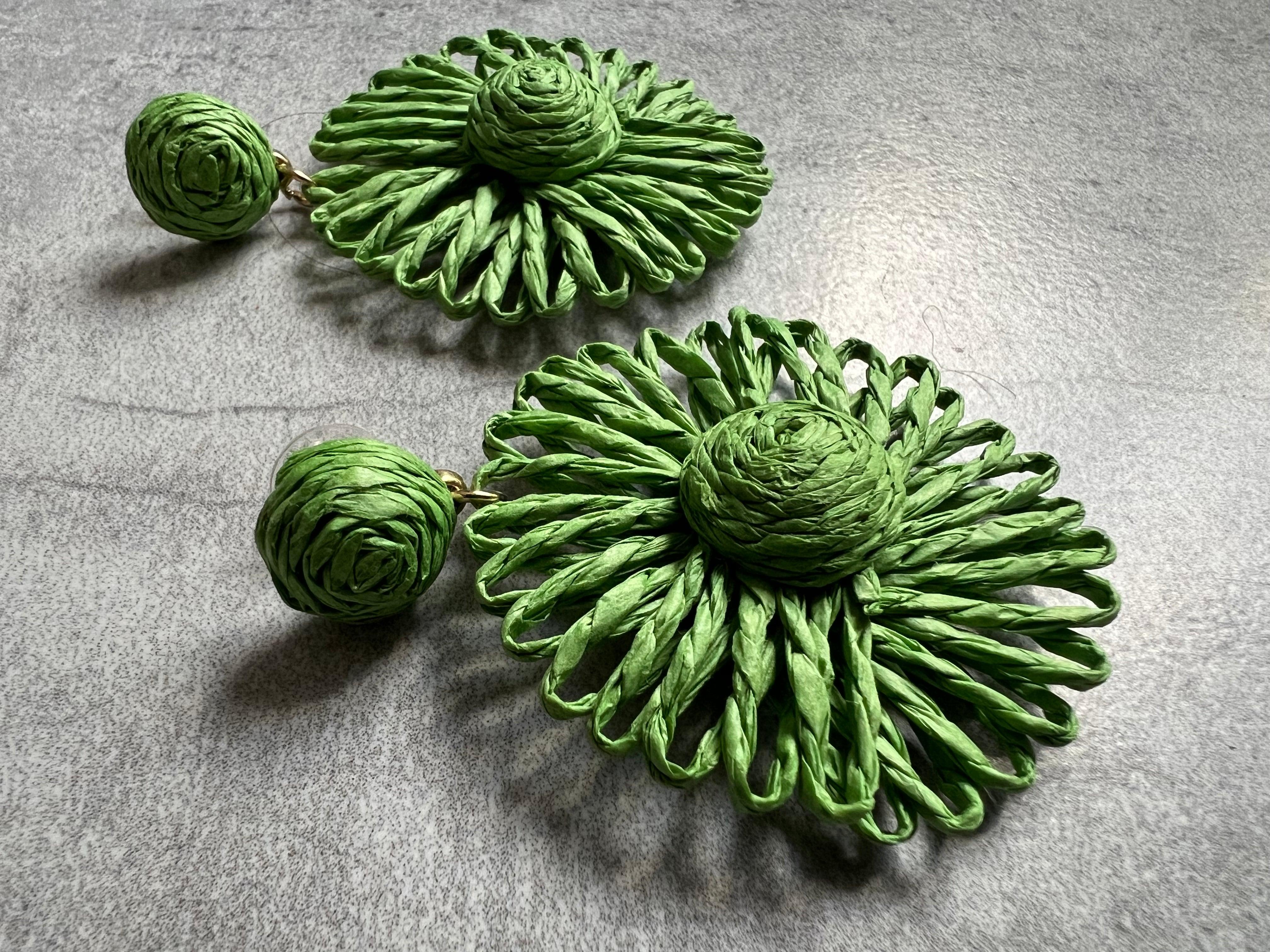 Boucles d’oreilles MARGAUX fleurs vertes raphia - Créations Uniques