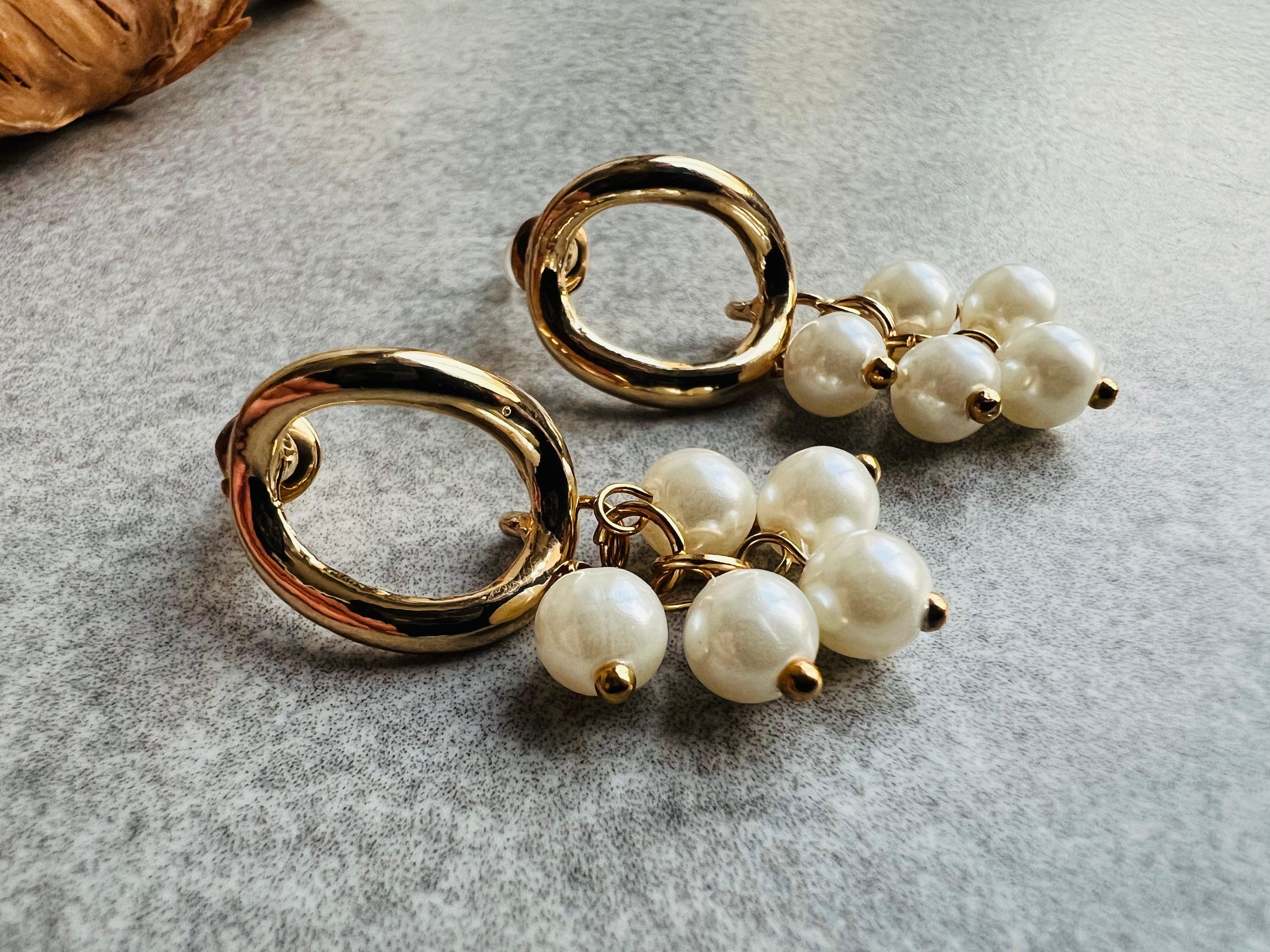 Boucles d’oreilles courtes RENÉE perles blanc nacré - Créations Uniques