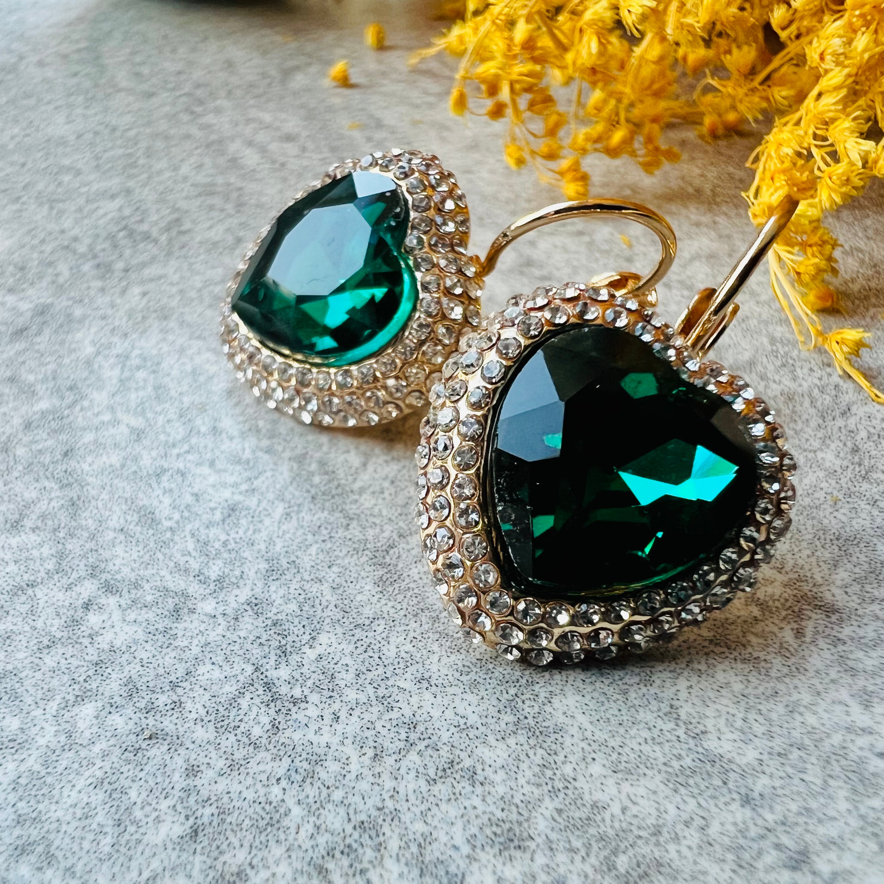 Boucles d’oreilles RONNIE cœurs émeraude strass crochets dormeuses - Créations Uniques