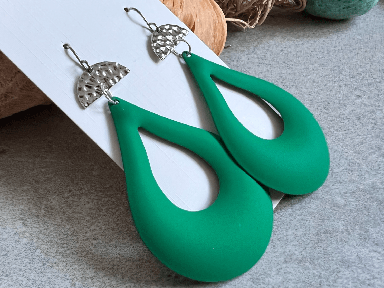 Boucles d’oreilles IRENE gouttes vertes - Créations Uniques - Créations Uniques