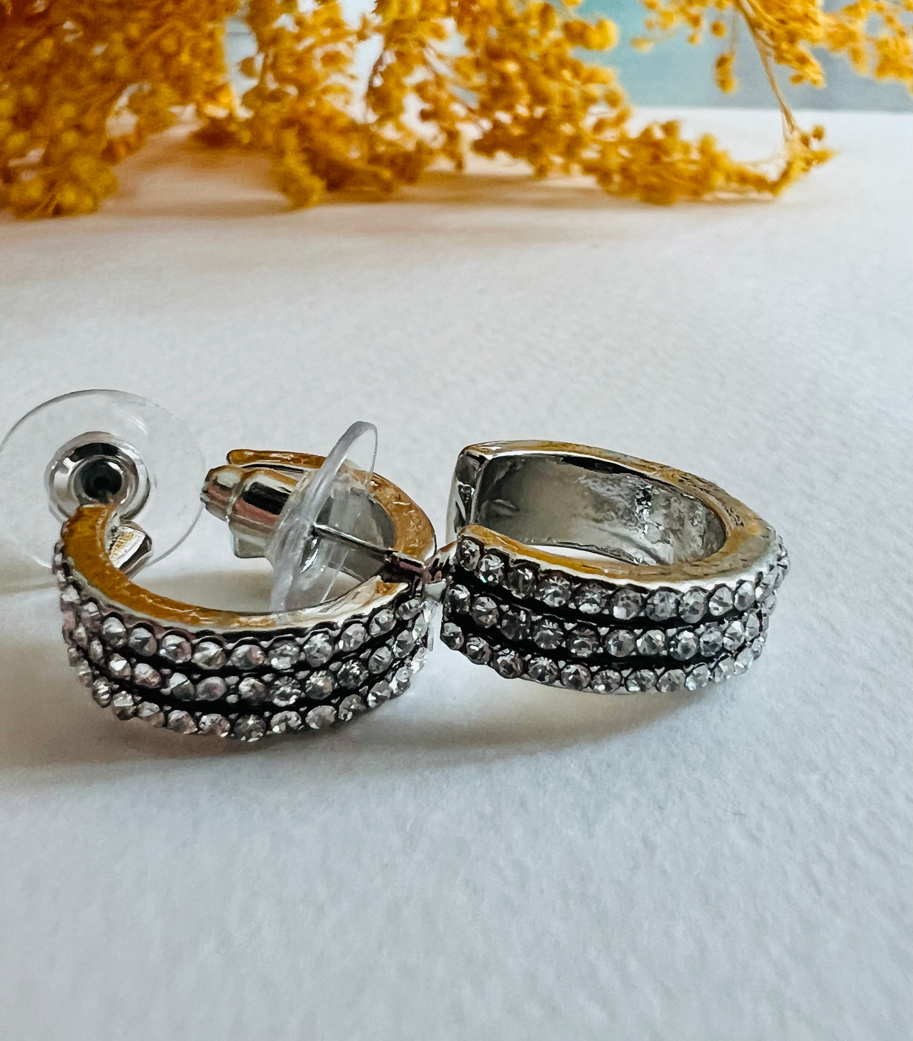 Boucles d’oreilles FELICIA mini créoles argentées strass - Créations Uniques