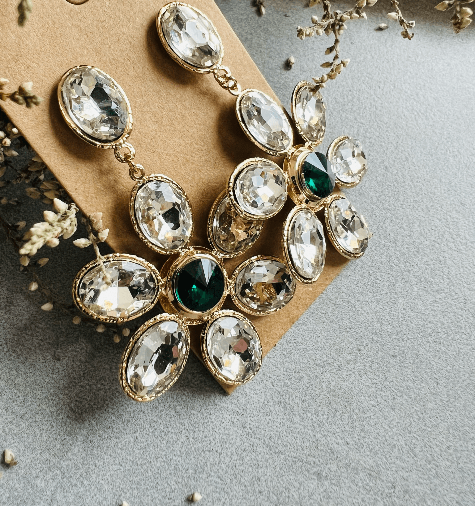 Boucles d’oreilles MAEVA fleurs brillantes blanches - Créations Uniques