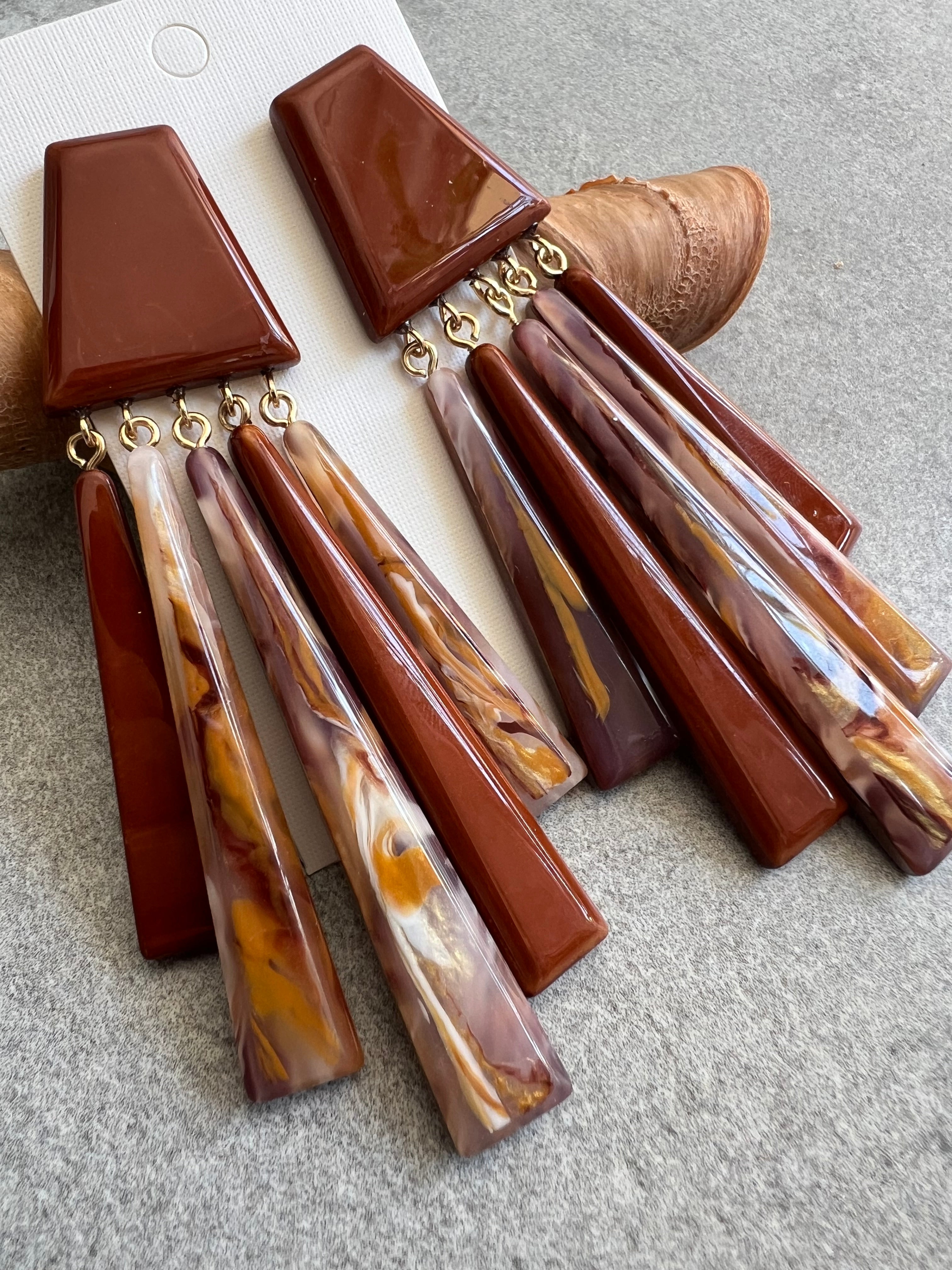 Boucles d’oreilles KATHLEEN grande modèle marron résine - Créations Uniques