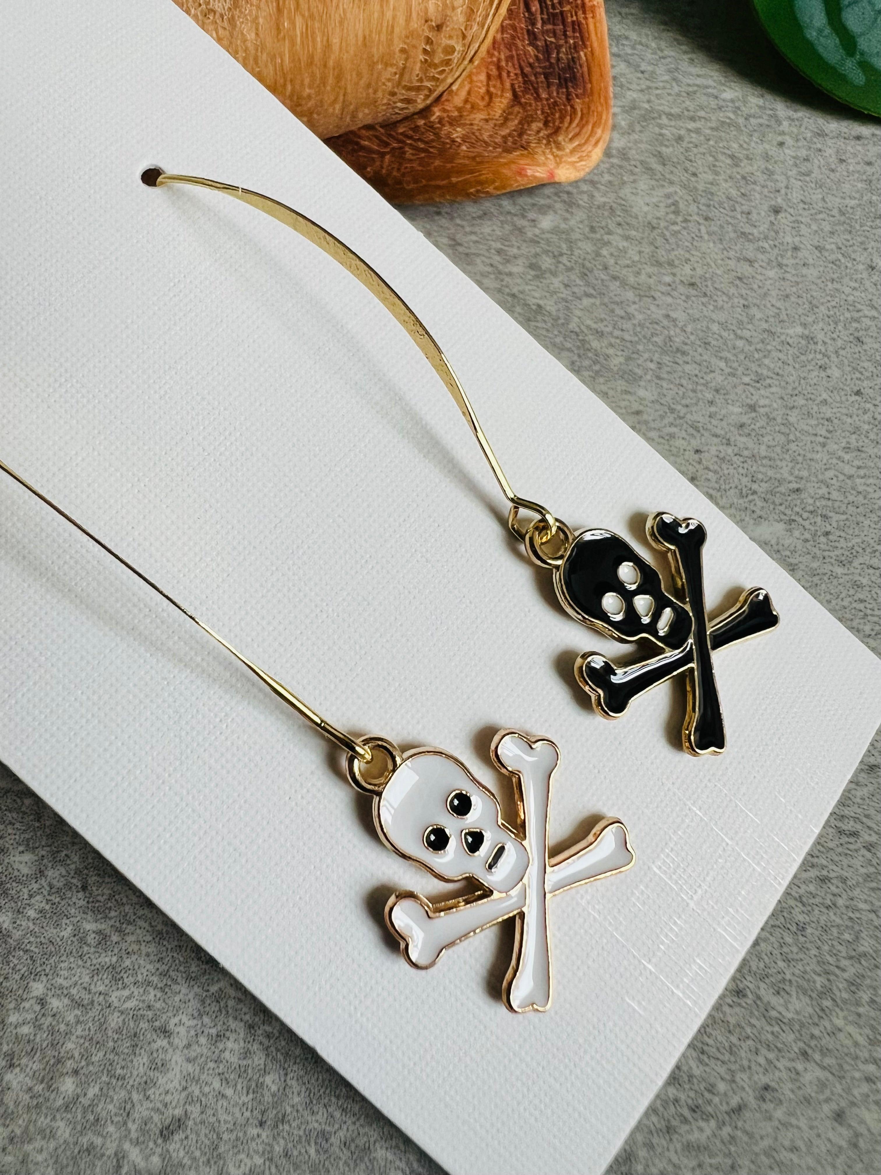 Boucles d’oreilles HALLOWEEN asymétriques black and White - Créations Uniques - Créations Uniques