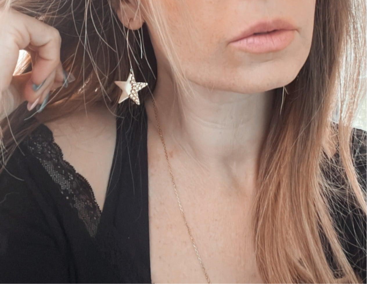 Boucles d’oreilles ALYSON étoiles dorées martelées - Créations Uniques - Créations Uniques