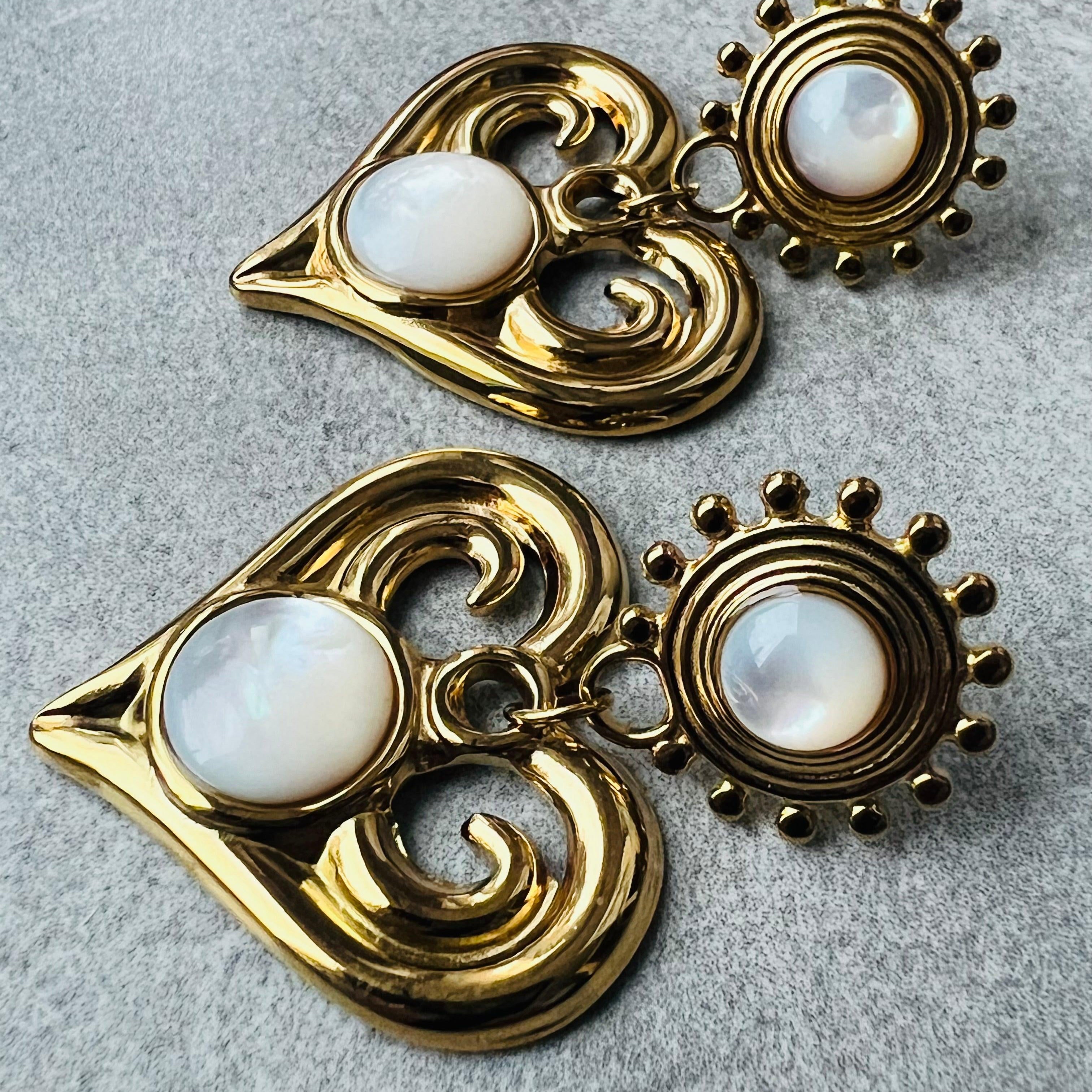 Boucles d’oreilles MARY cœurs dorés et blanc nacré - Créations Uniques