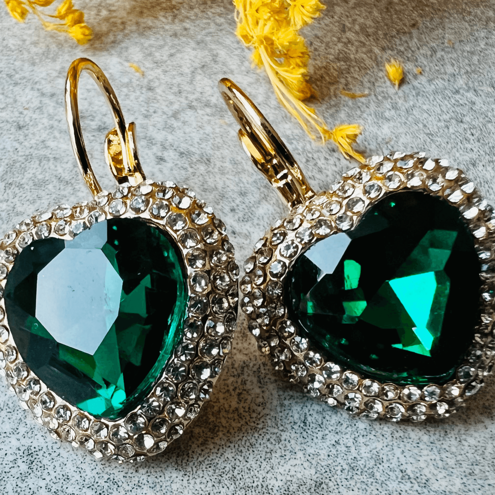 Boucles d’oreilles RONNIE cœurs émeraude strass crochets dormeuses - Créations Uniques