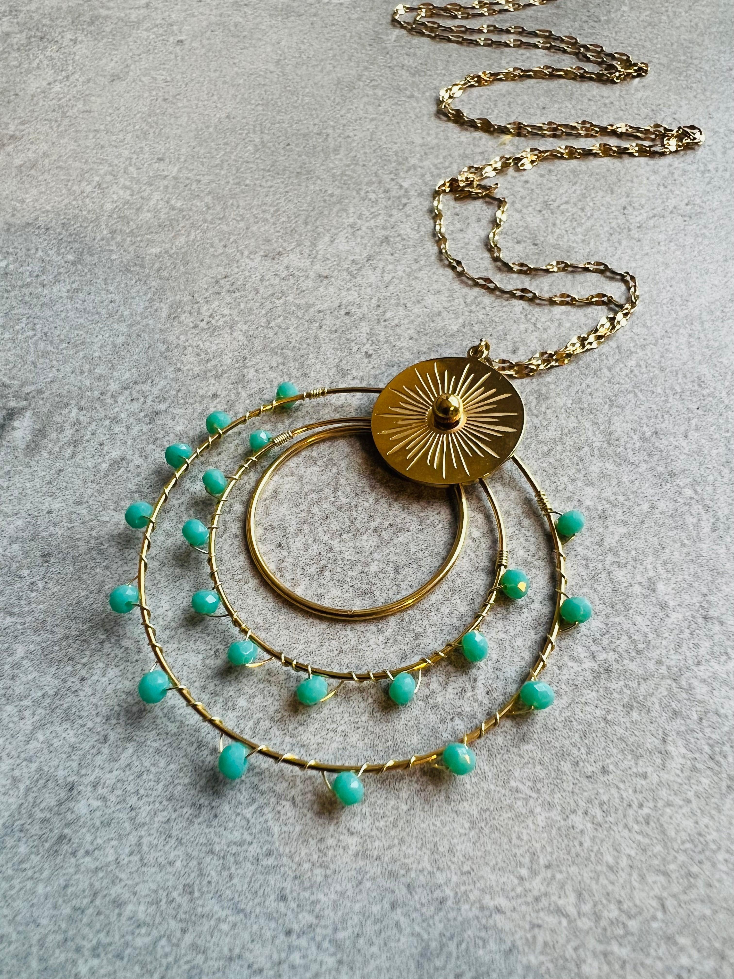 Collier BERTHE pendentif anneaux décorés de perles turquoise . - Créations Uniques
