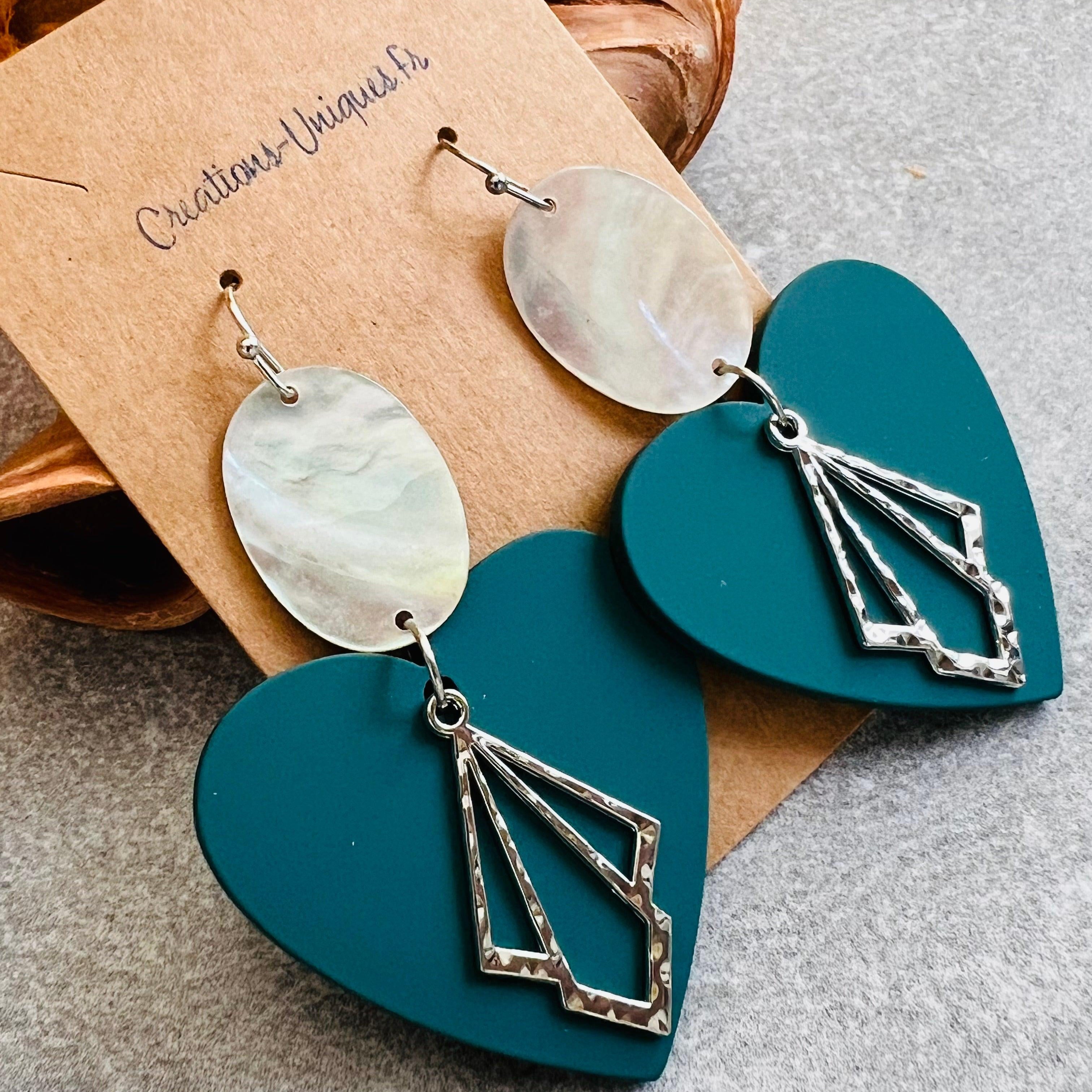 Boucles d’oreilles VERA cœurs bleu canard et intercalaires nacre - Créations Uniques - Créations Uniques
