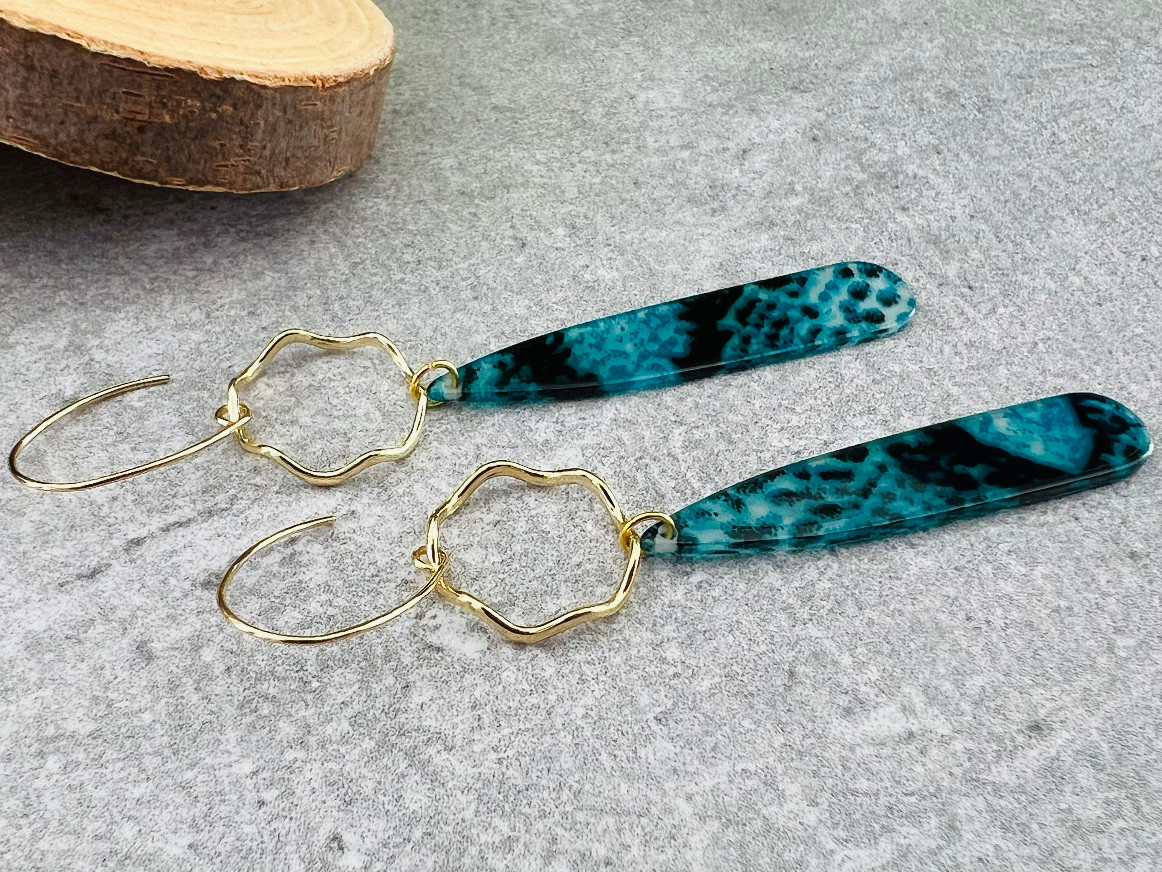 Boucles d’oreilles NATALEE longues gouttes résine bleu turquoise motif python - Créations Uniques - Créations Uniques