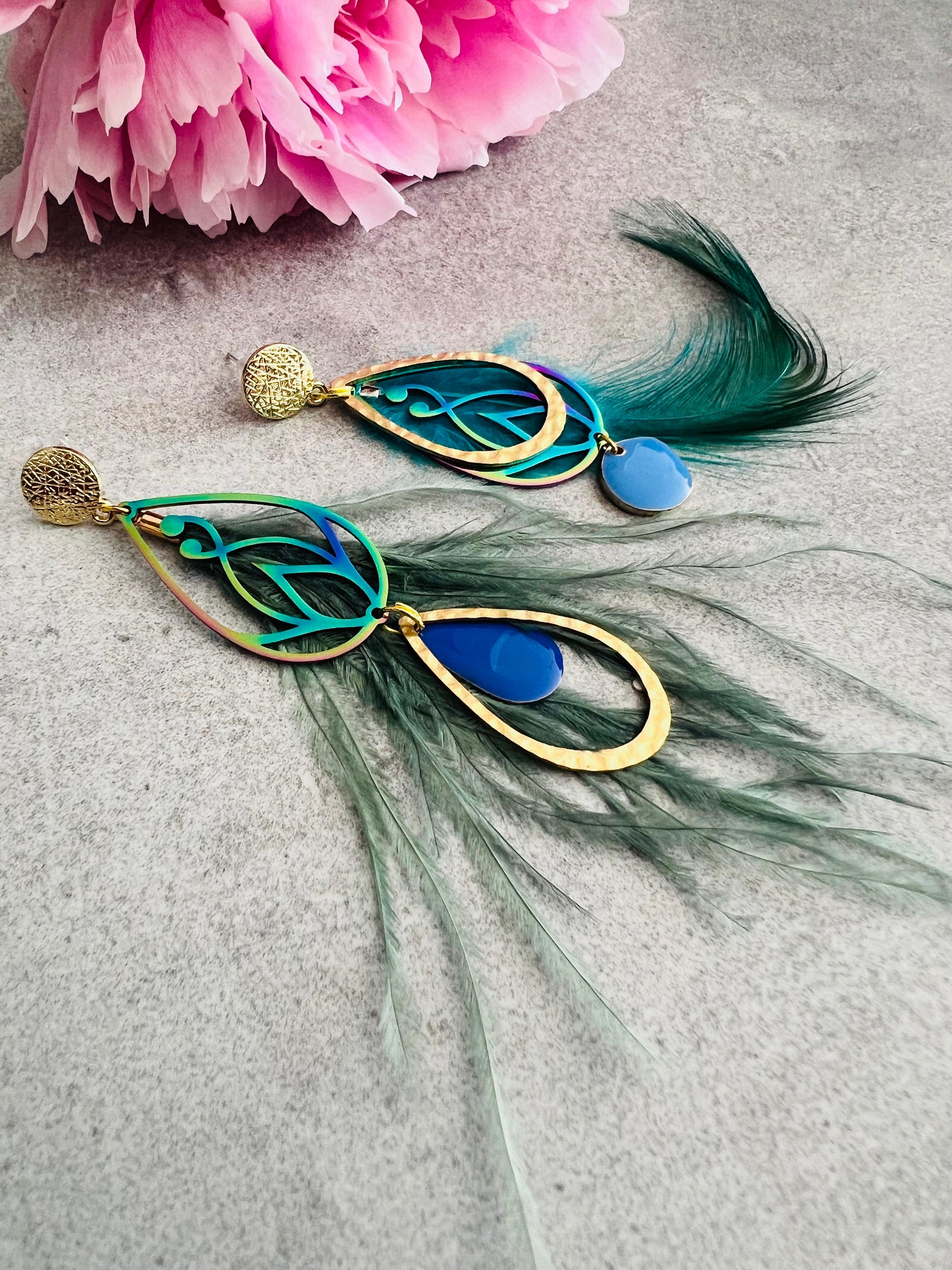 Boucles d’oreilles asymétriques SHANNEN plumes turquoises - Créations Uniques - Créations Uniques