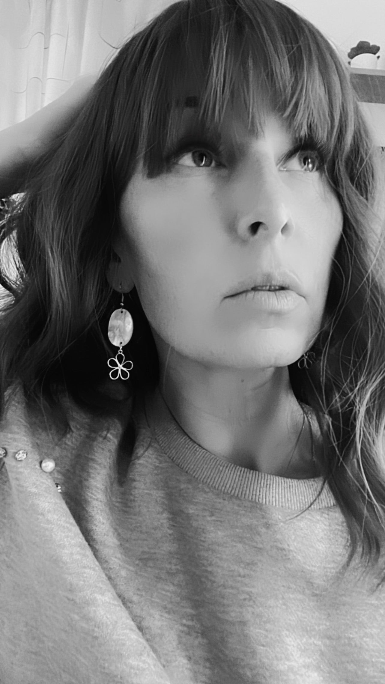 Boucles d’oreilles MARGUERITE fleurs argentées et nacre - Créations Uniques - Créations Uniques