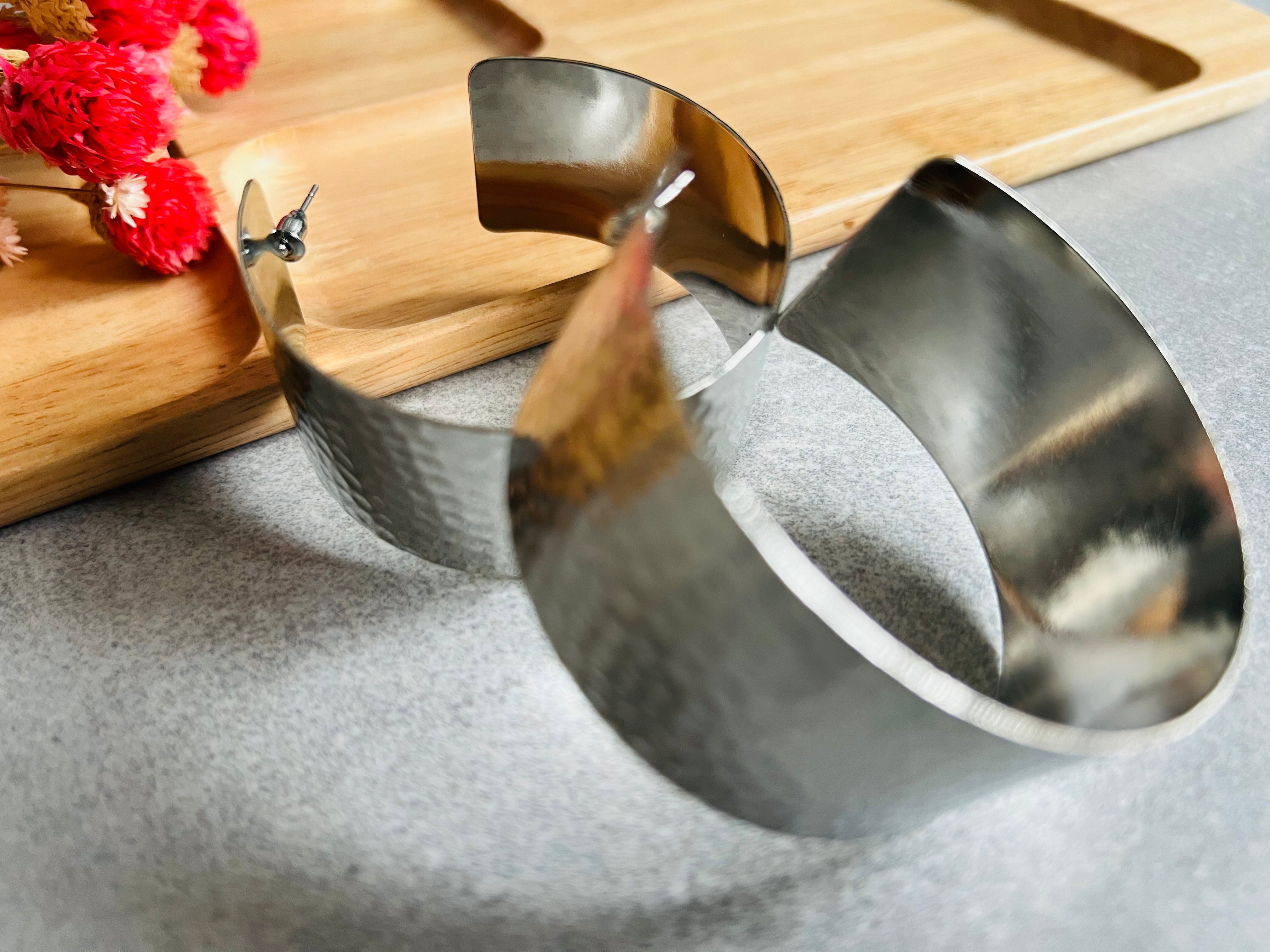 Boucles d’oreilles DAURINE créoles argentées larges - Créations Uniques