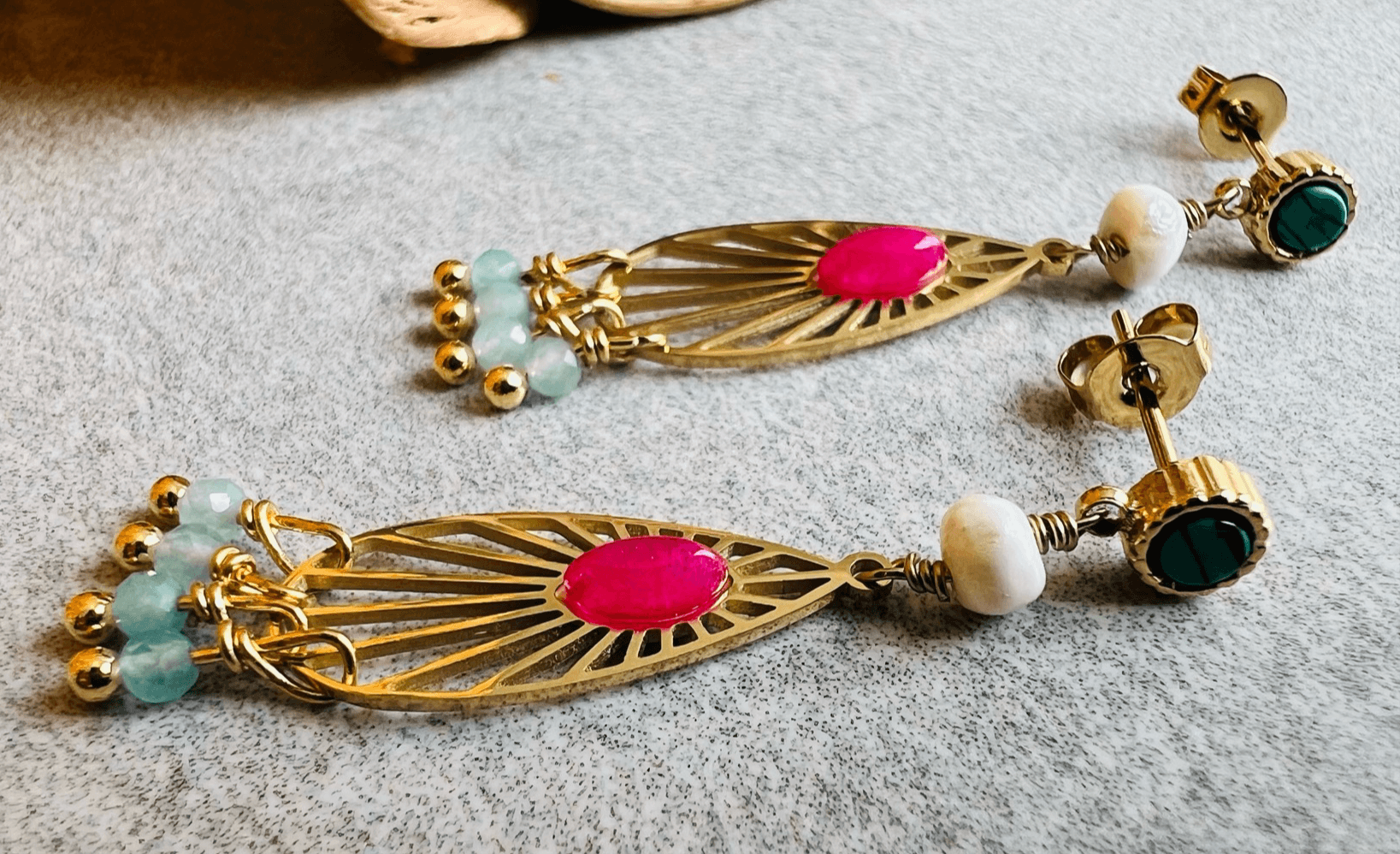 Boucles d’oreilles EVE-SARA fines et discrètes , gouttes dorées - Créations Uniques