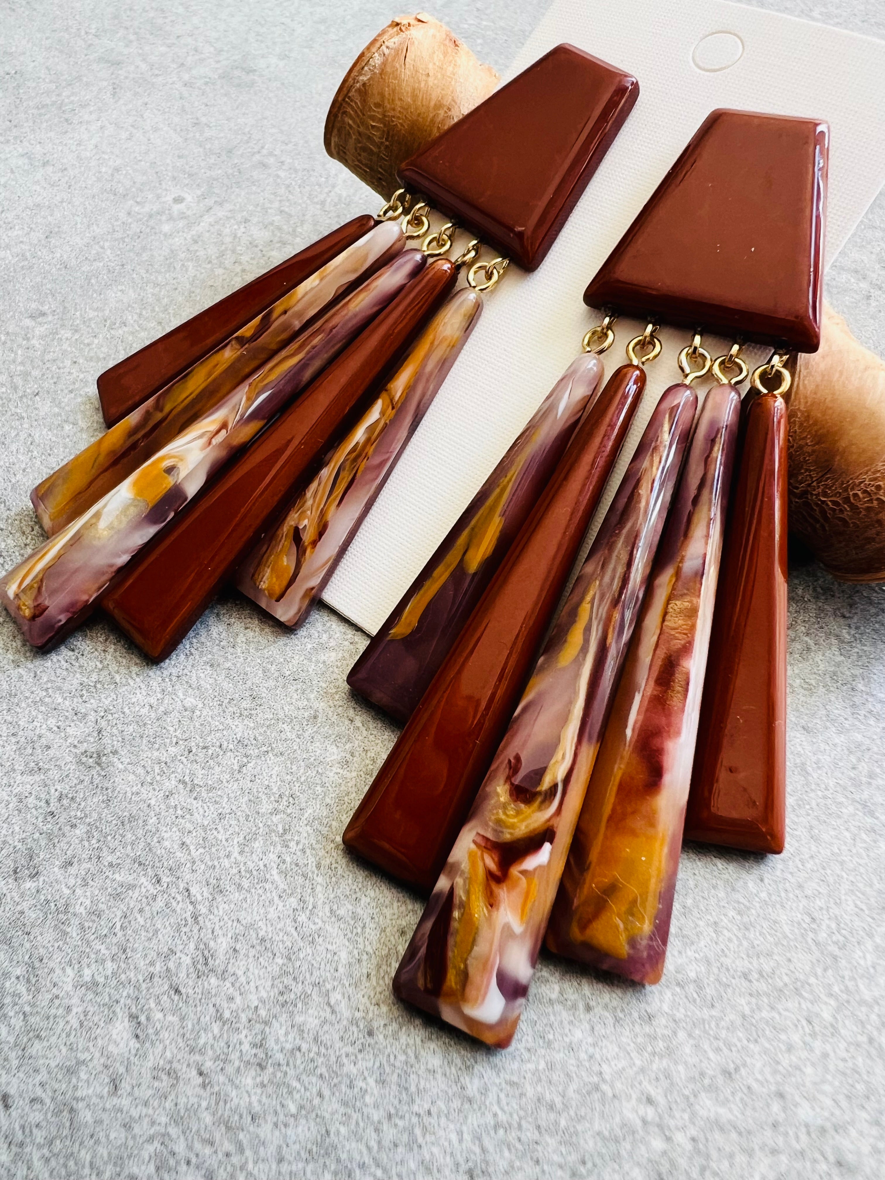 Boucles d’oreilles KATHLEEN grande modèle marron résine - Créations Uniques