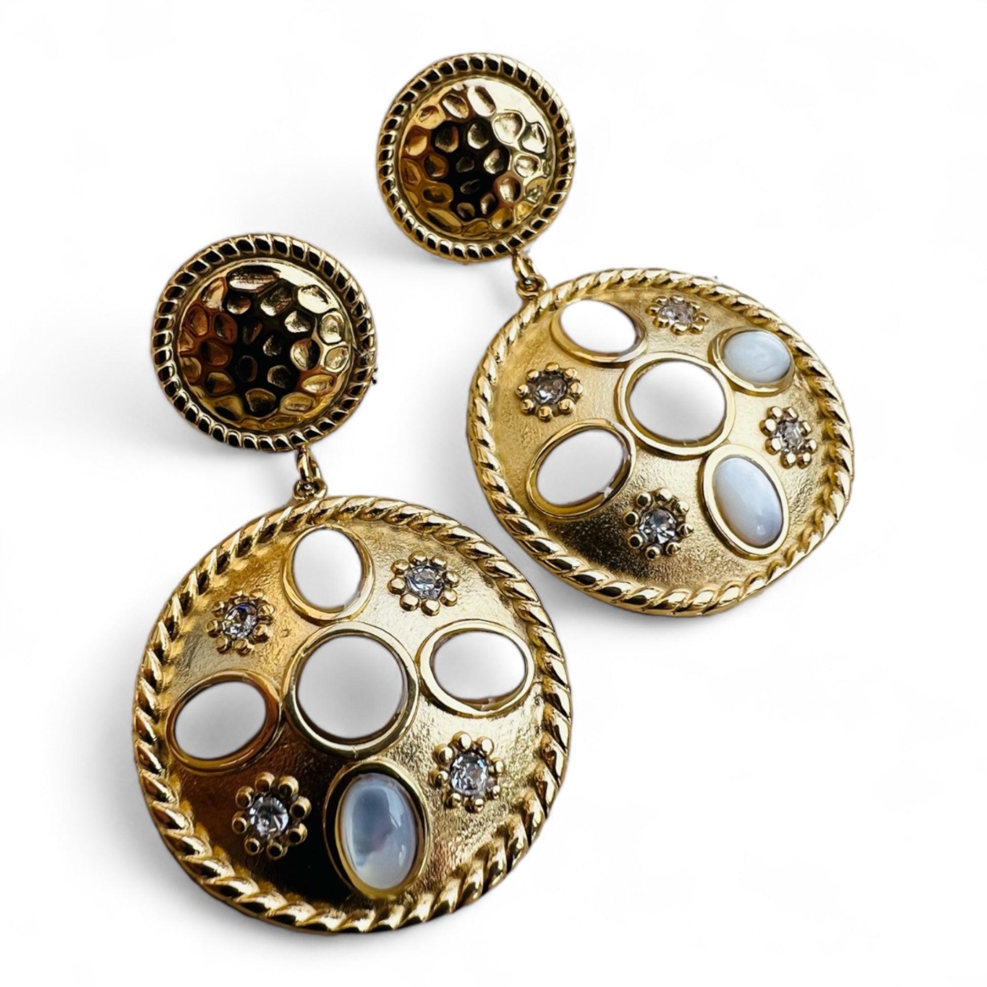 Boucles d’oreilles chic SHANTEL dorées et blanc nacré - Créations Uniques