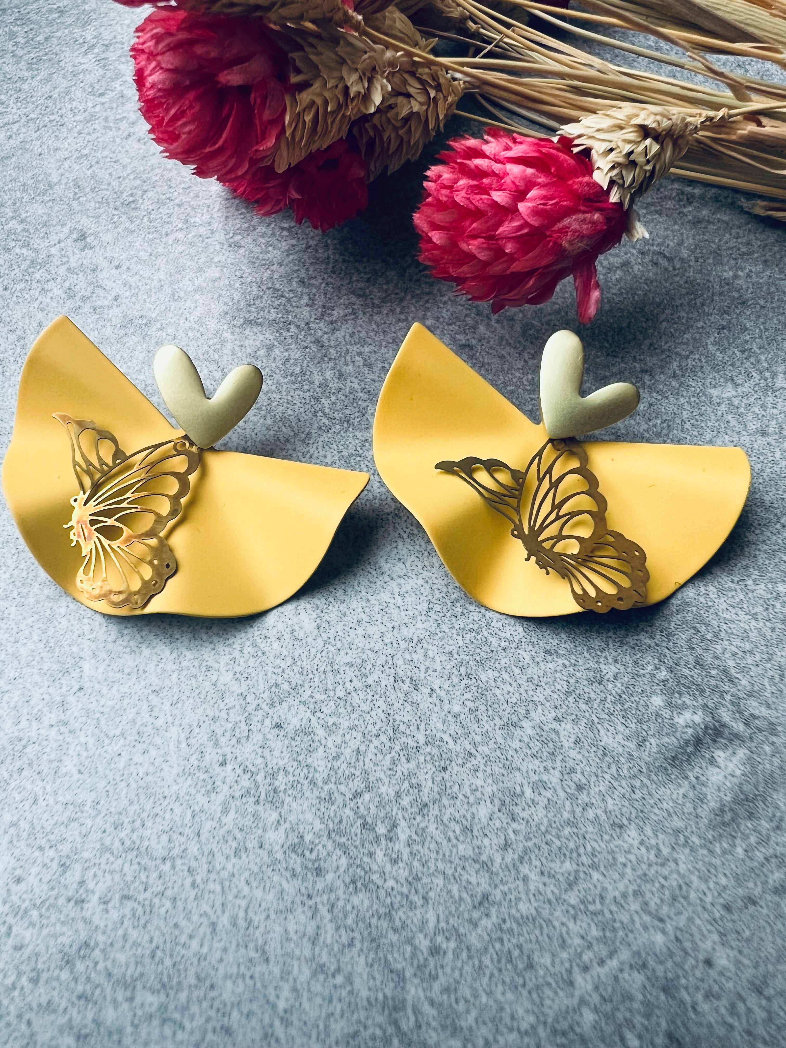 Boucles d’oreilles CHARLOTTE éventail couleur moutarde - Créations Uniques - Créations Uniques