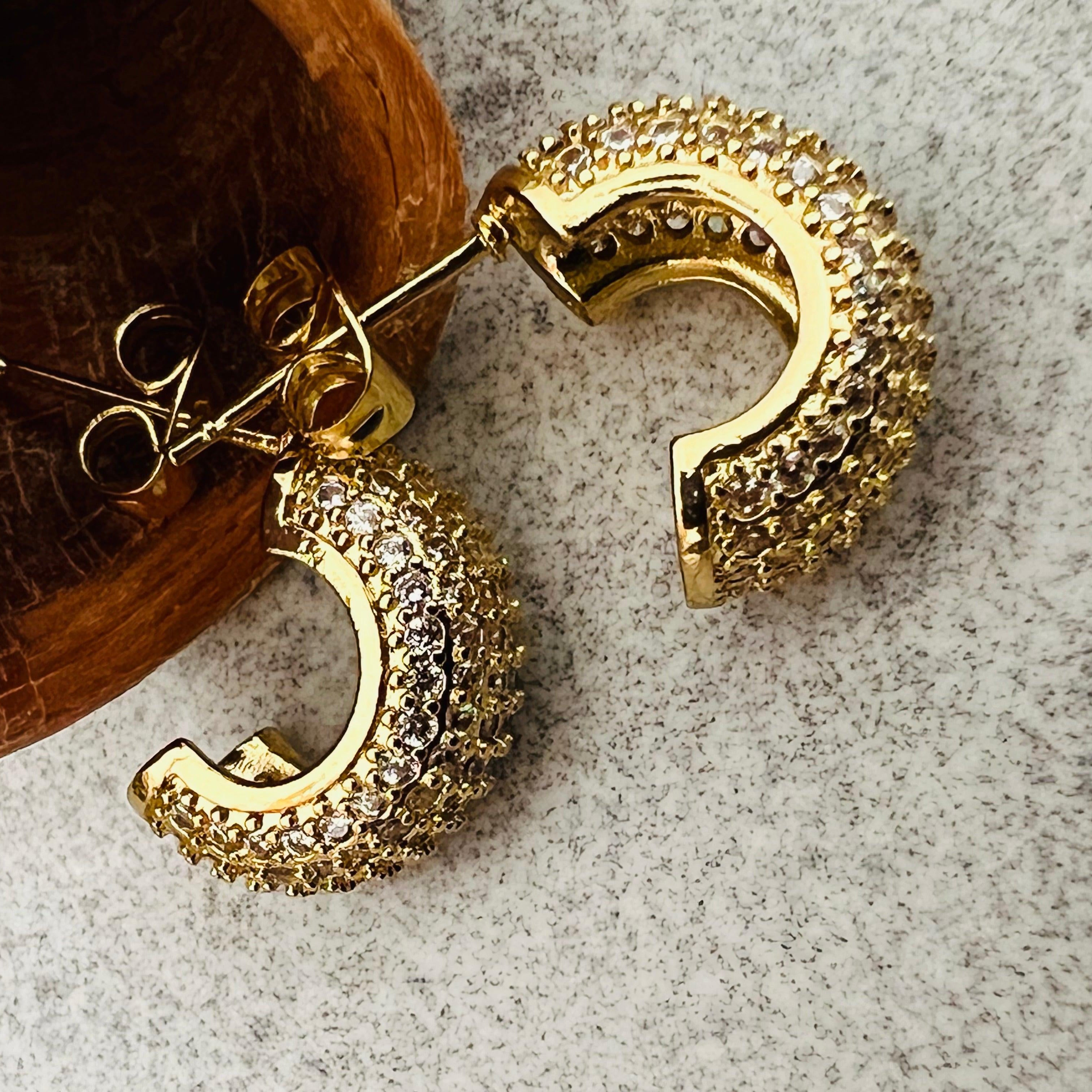 Boucles d’oreilles JAICY mini créoles bombées strass - Créations Uniques
