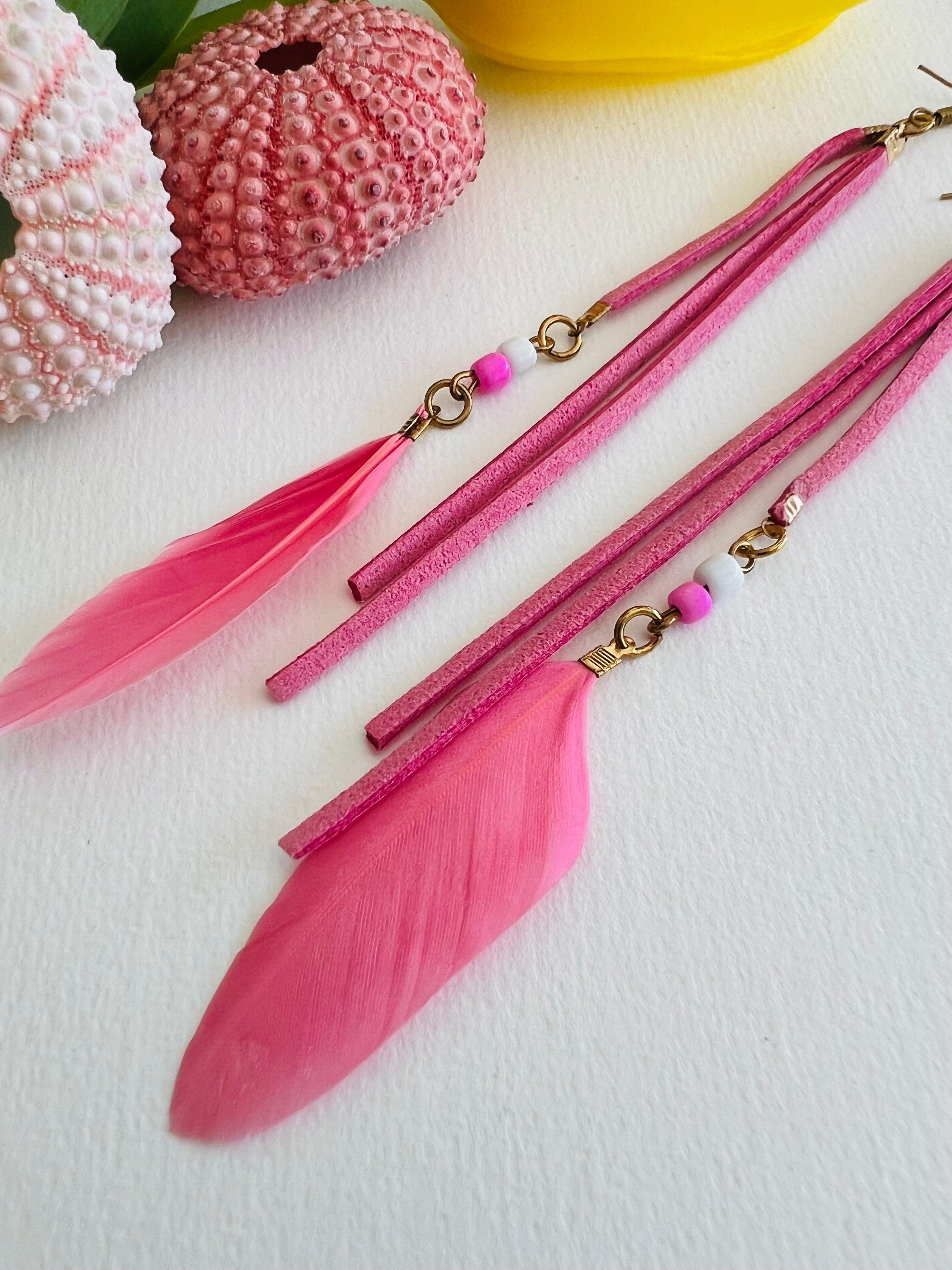 Boucles d’oreilles longues DEVA plumes roses - Créations Uniques