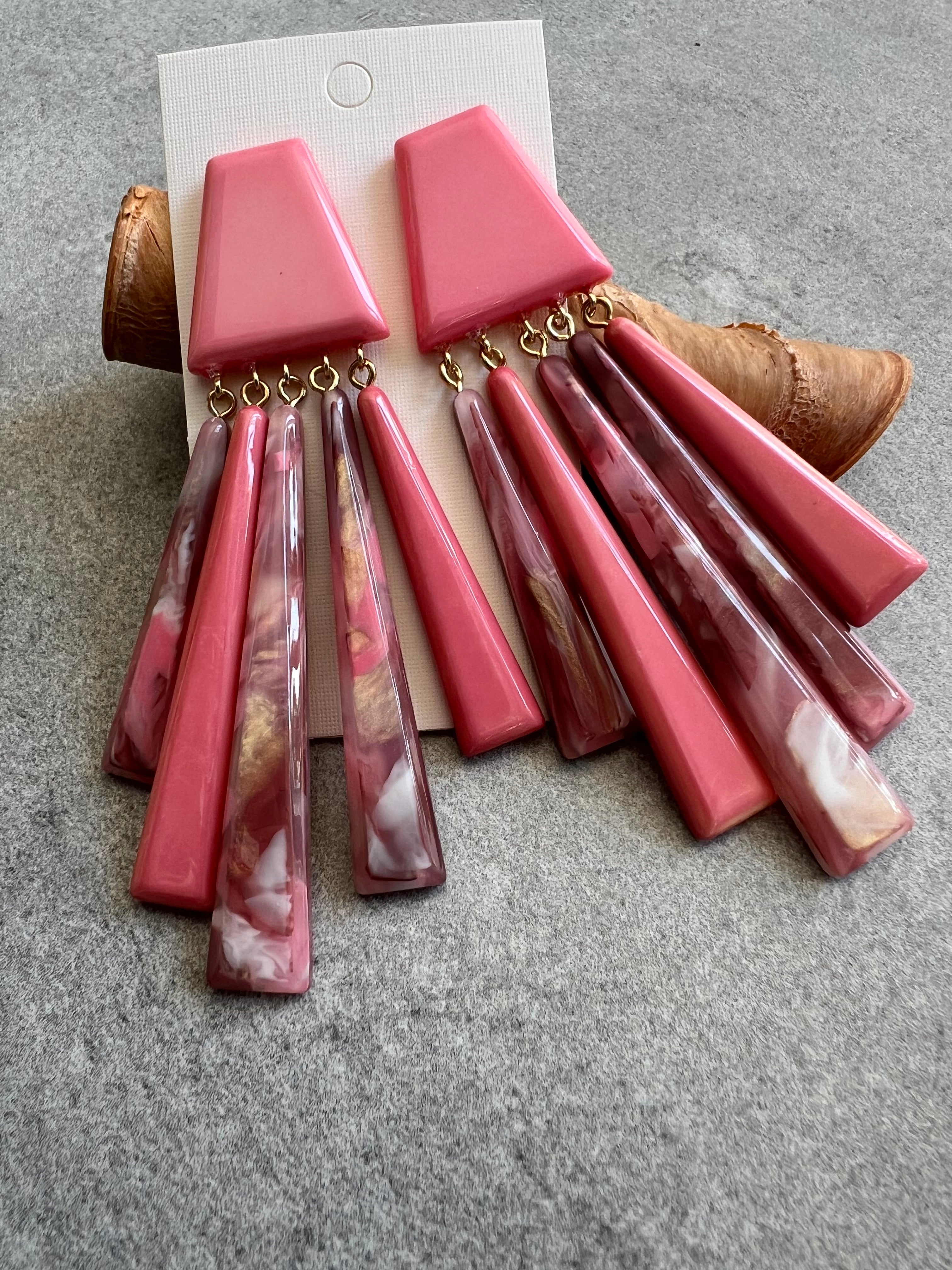 Boucles d’oreilles KATHLEEN grande modèle rose résine - Créations Uniques