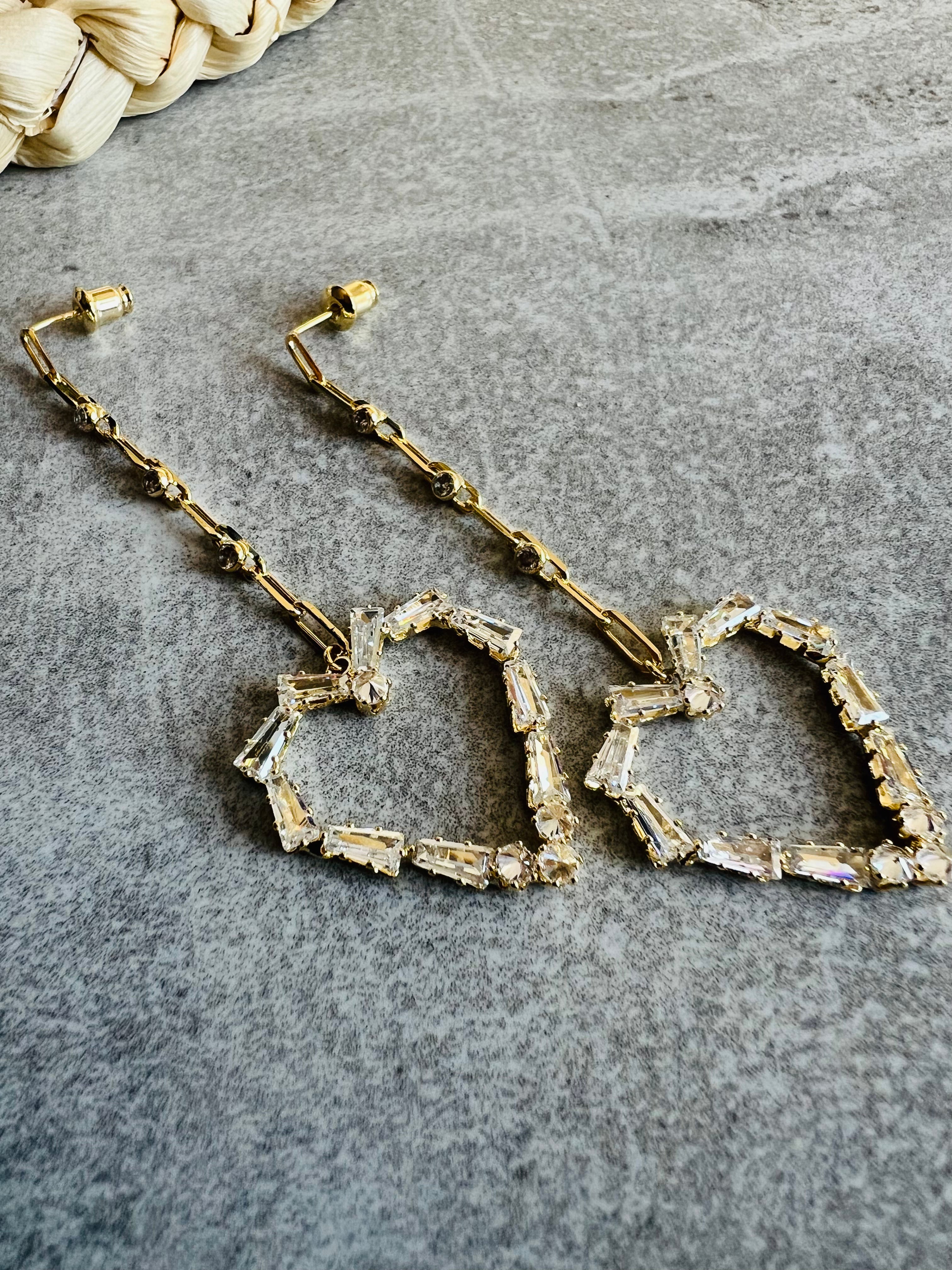 Boucles d’oreilles pendantes MERYLE cœurs strass - Créations Uniques